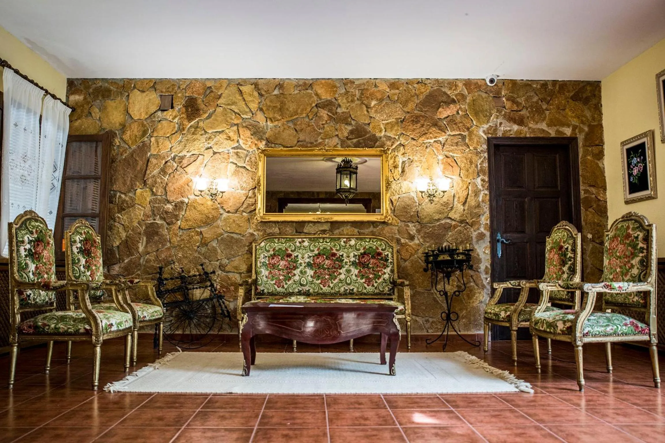 Lobby or reception in Hospedium Hotel Val de Pinares