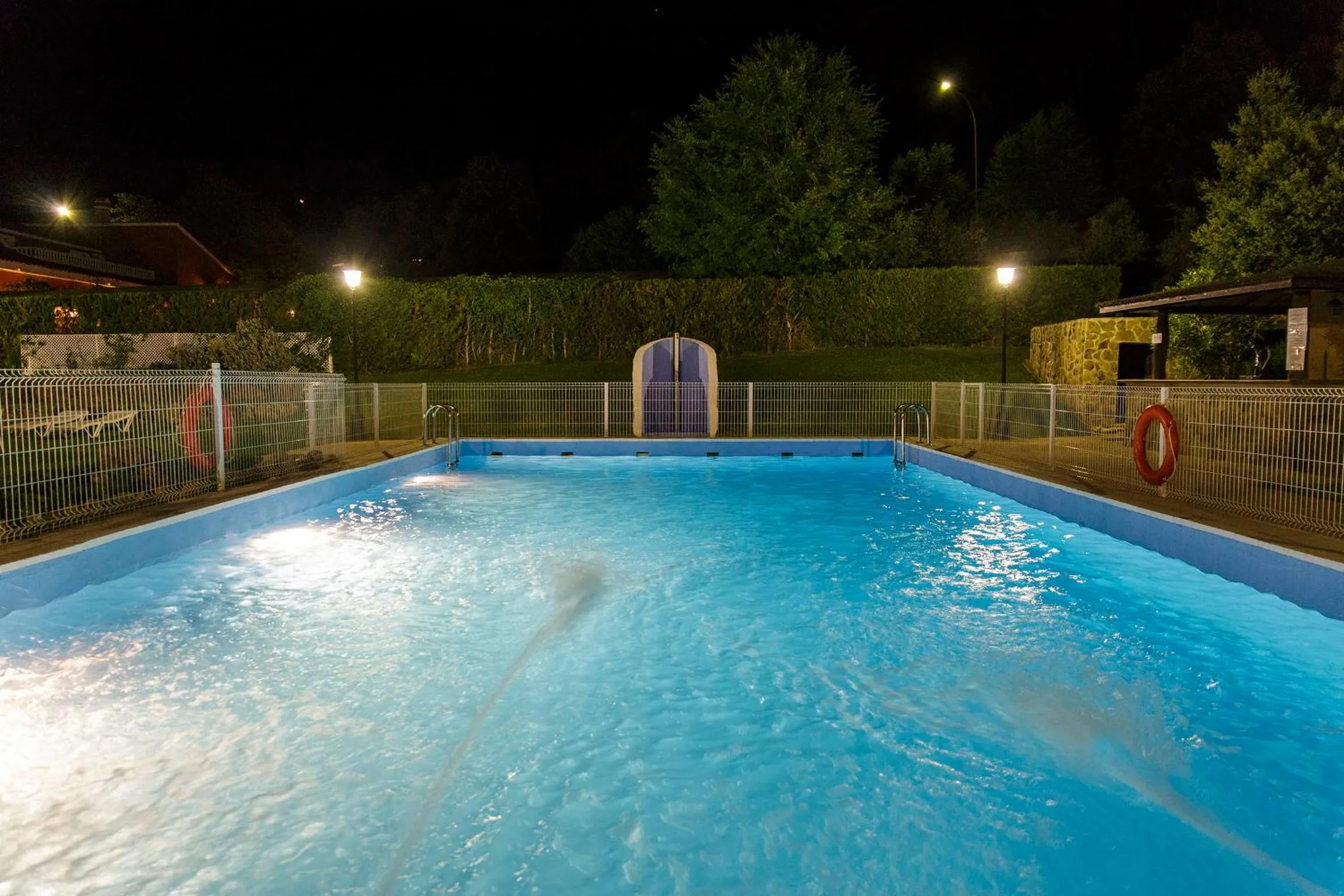 Swimming pool in Hospedium Hotel Val de Pinares