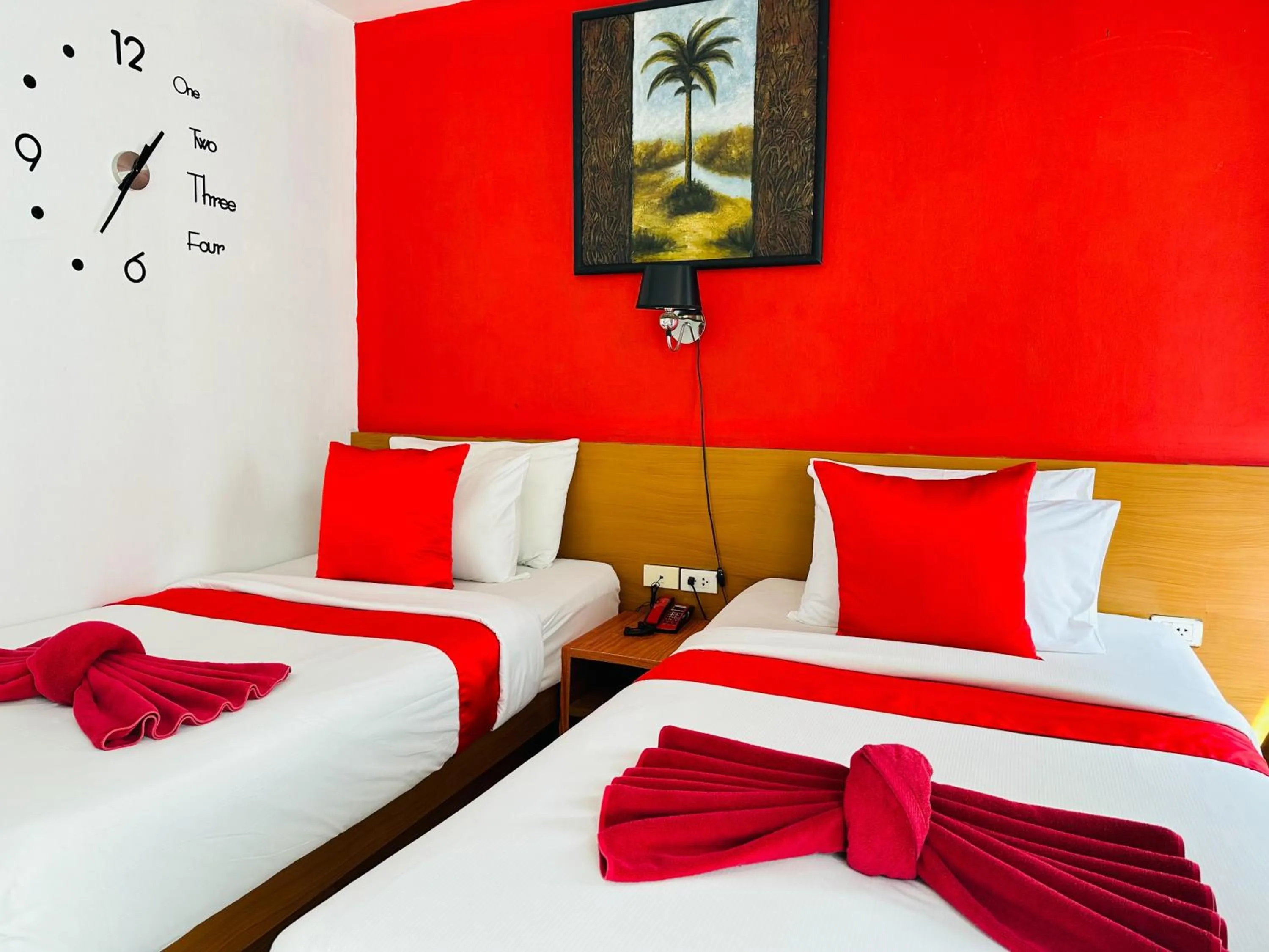 Bed in PJ Patong Resortel