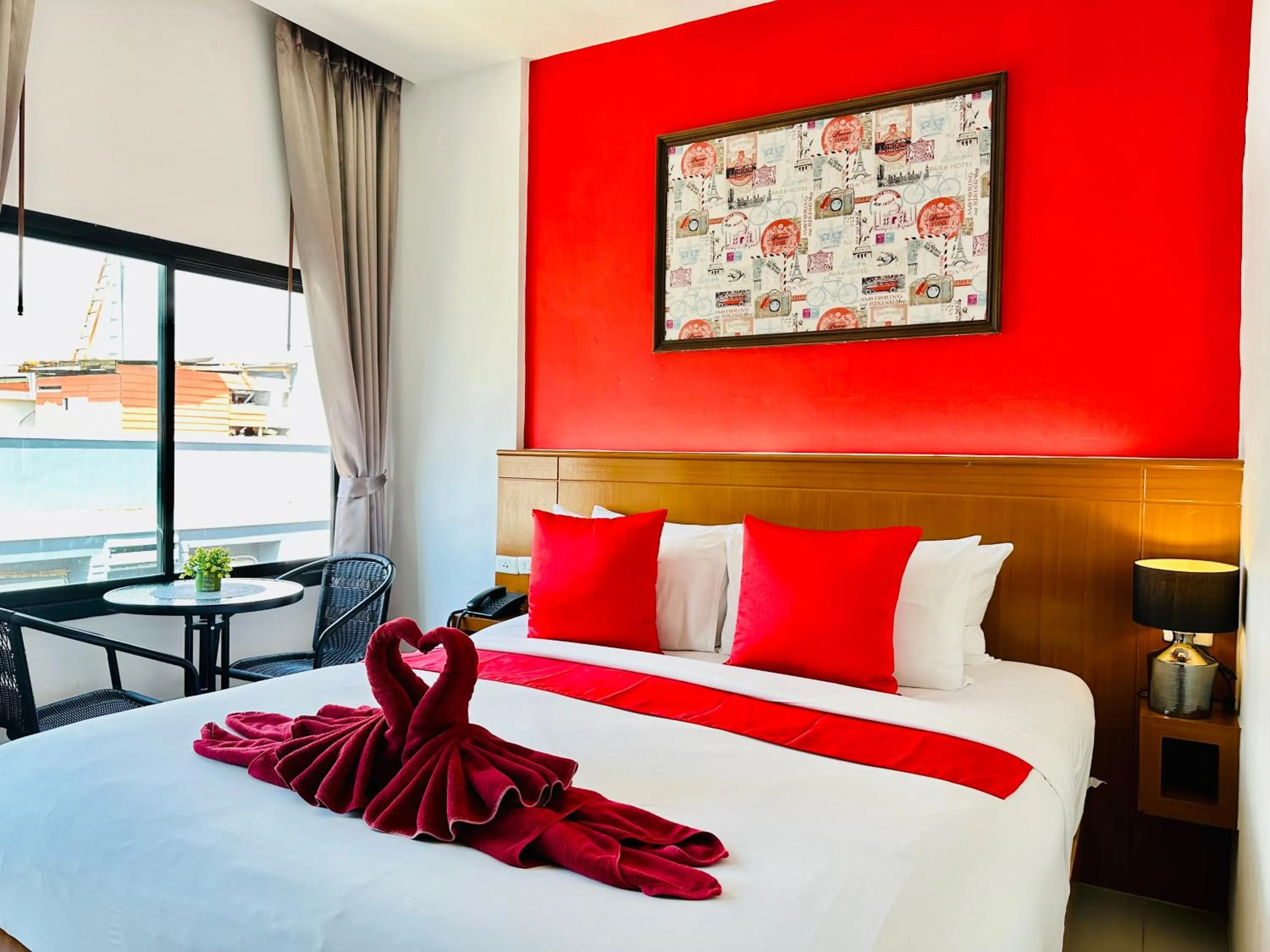 Bed in PJ Patong Resortel