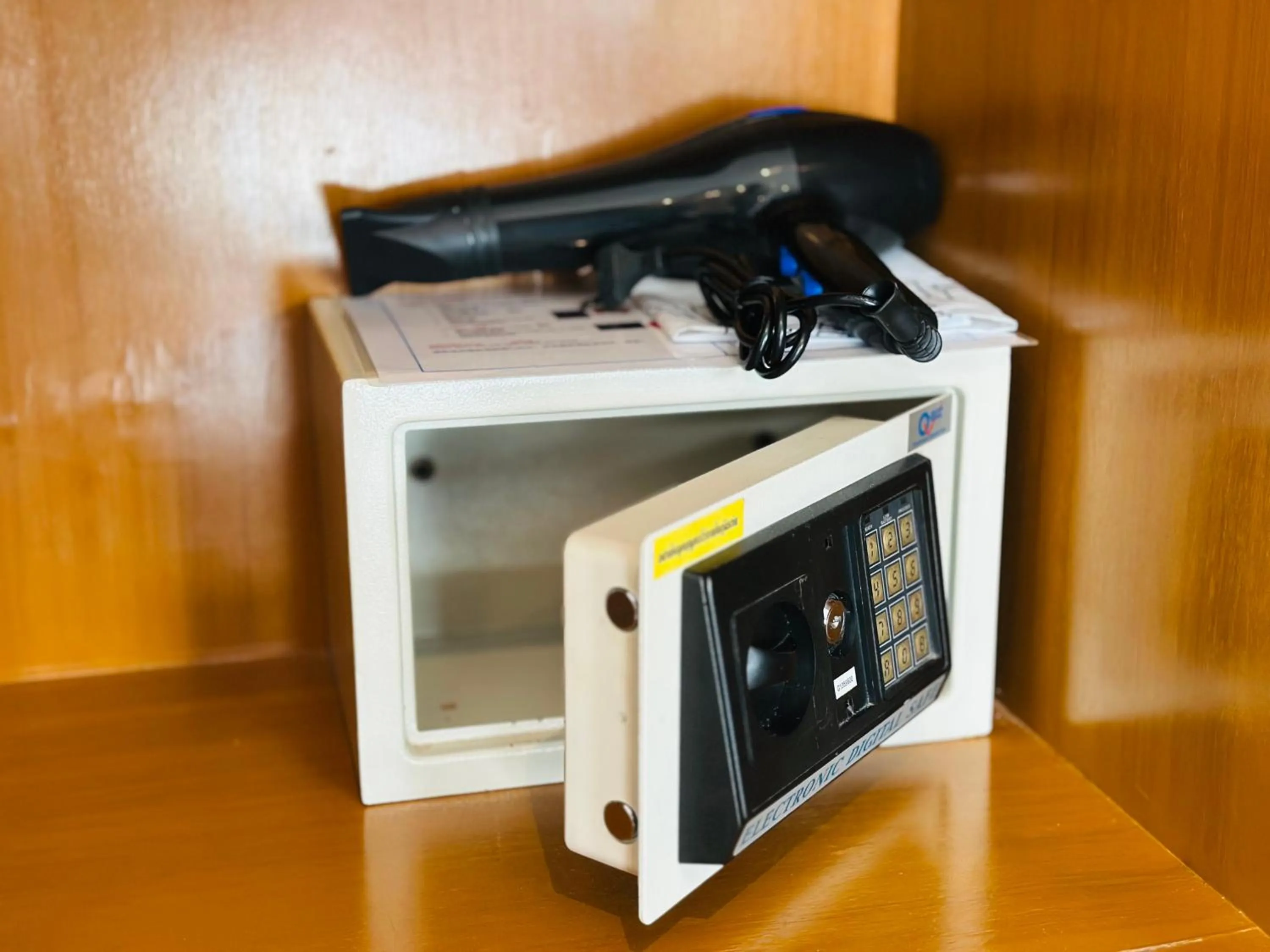 safe in PJ Patong Resortel