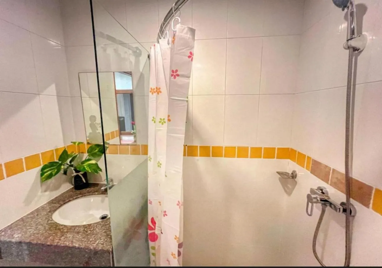 Bathroom in PJ Patong Resortel