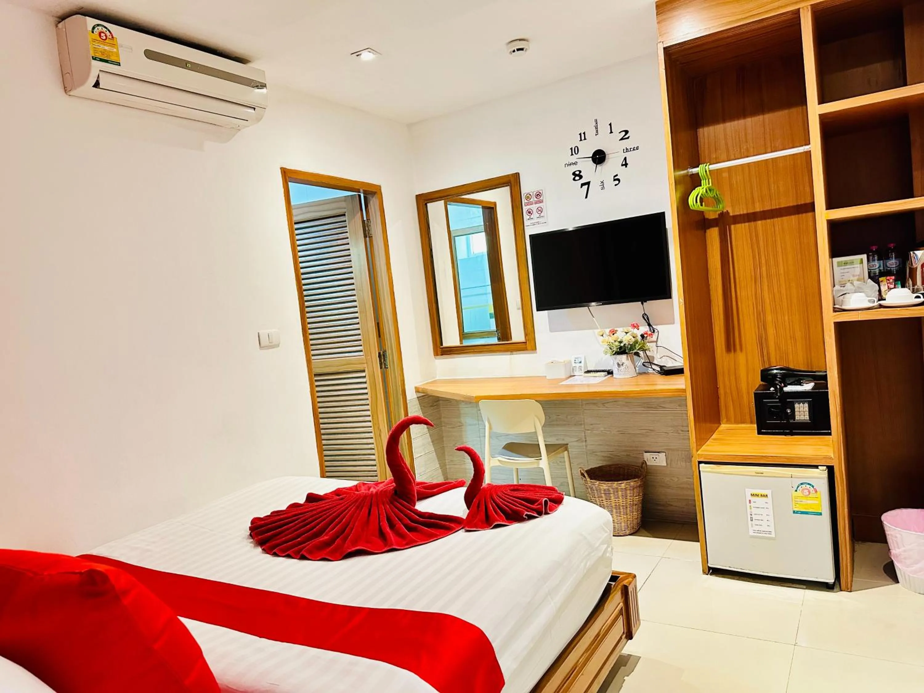 TV and multimedia, Bed in PJ Patong Resortel