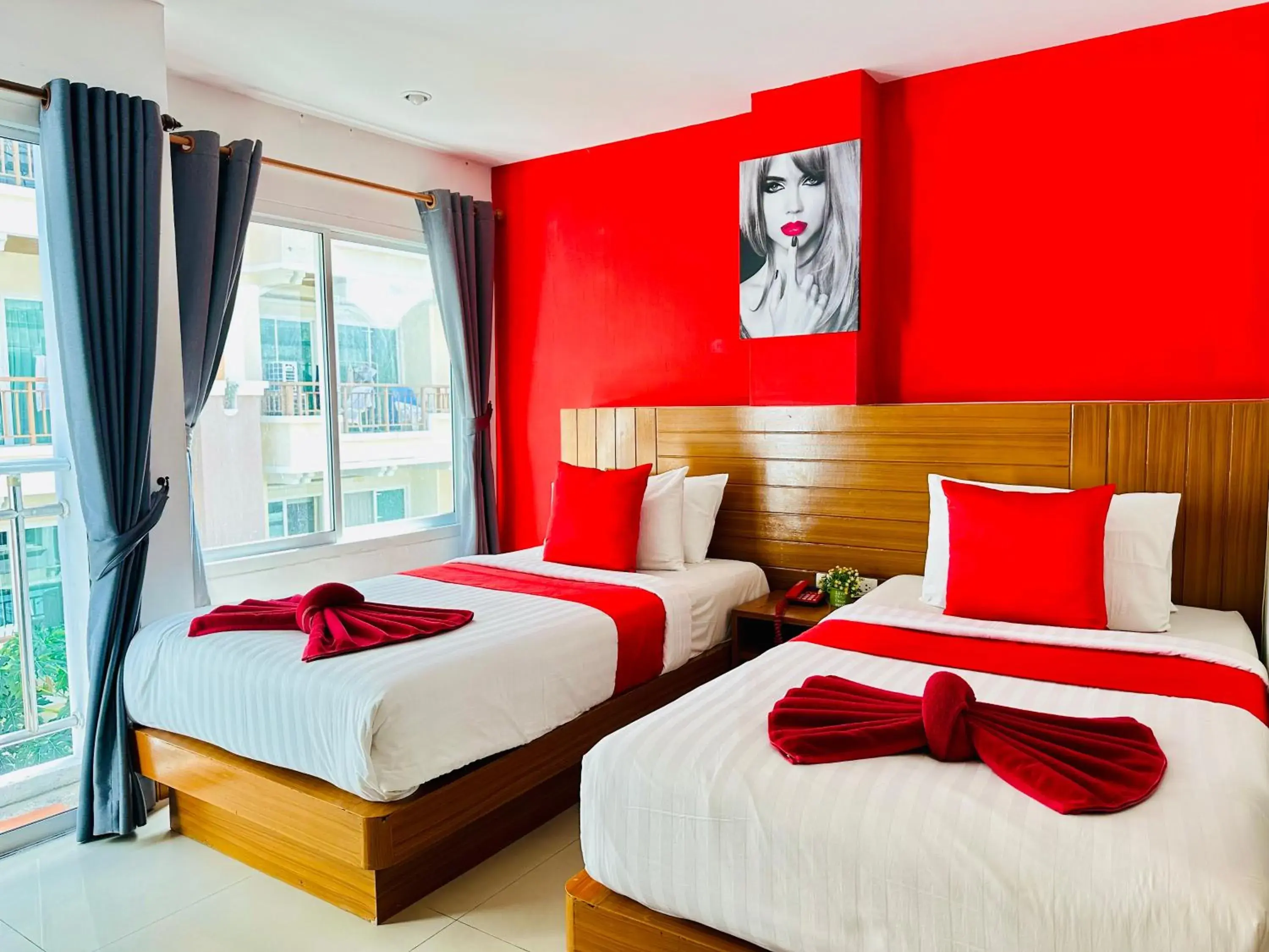 Deluxe Twin Room in PJ Patong Resortel Deluxe Twin Room in PJ Patong Resortel