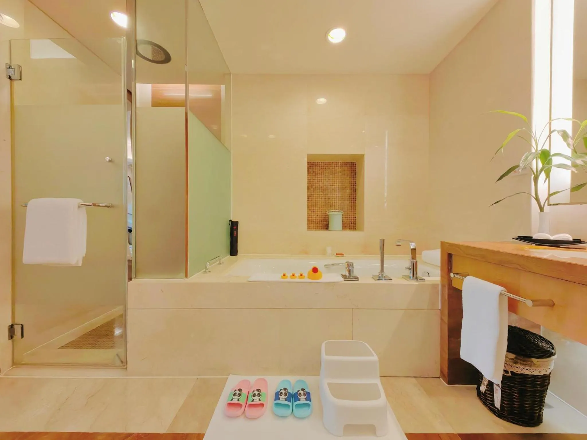 Bedroom in Crowne Plaza Yichang by IHG