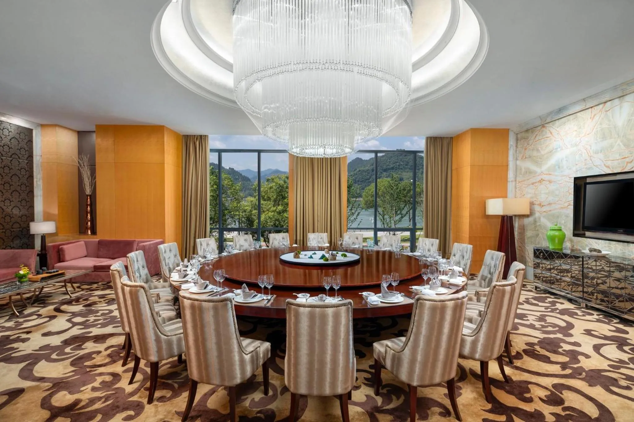 Restaurant/places to eat in Crowne Plaza Yichang by IHG