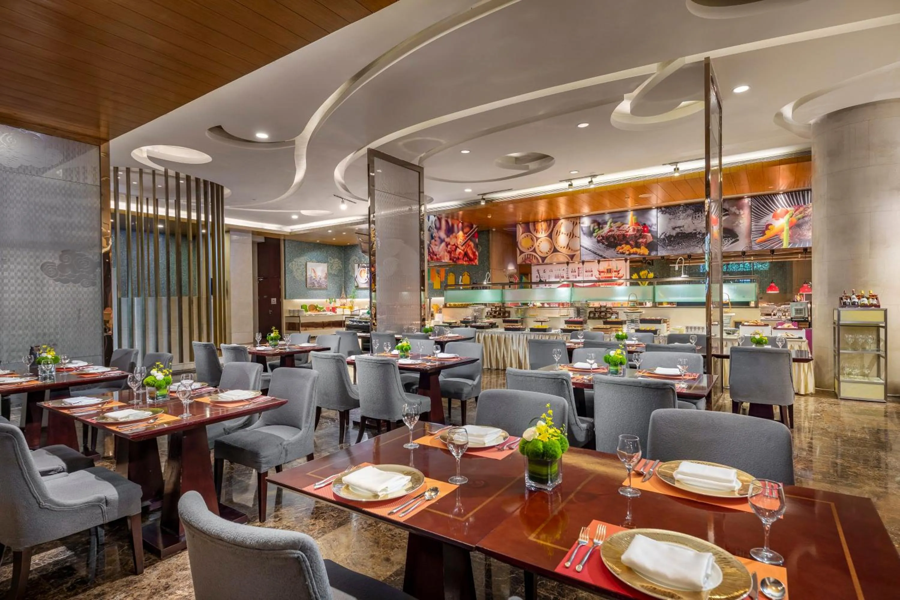 Restaurant/places to eat in Crowne Plaza Yichang by IHG