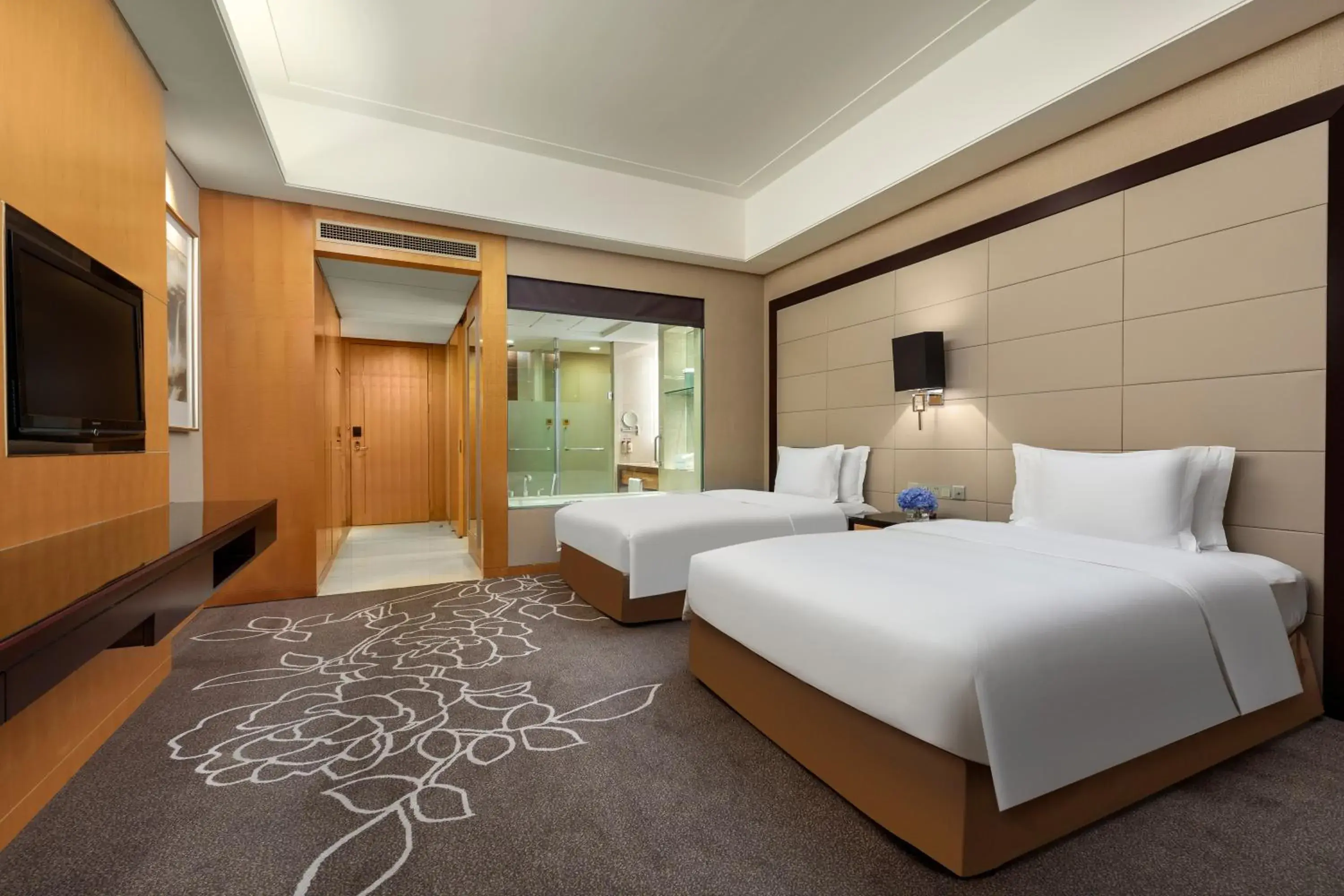 High Floor Standard Twin Room in Crowne Plaza Yichang by IHG High Floor Standard Twin Room in Crowne Plaza Yichang by IHG