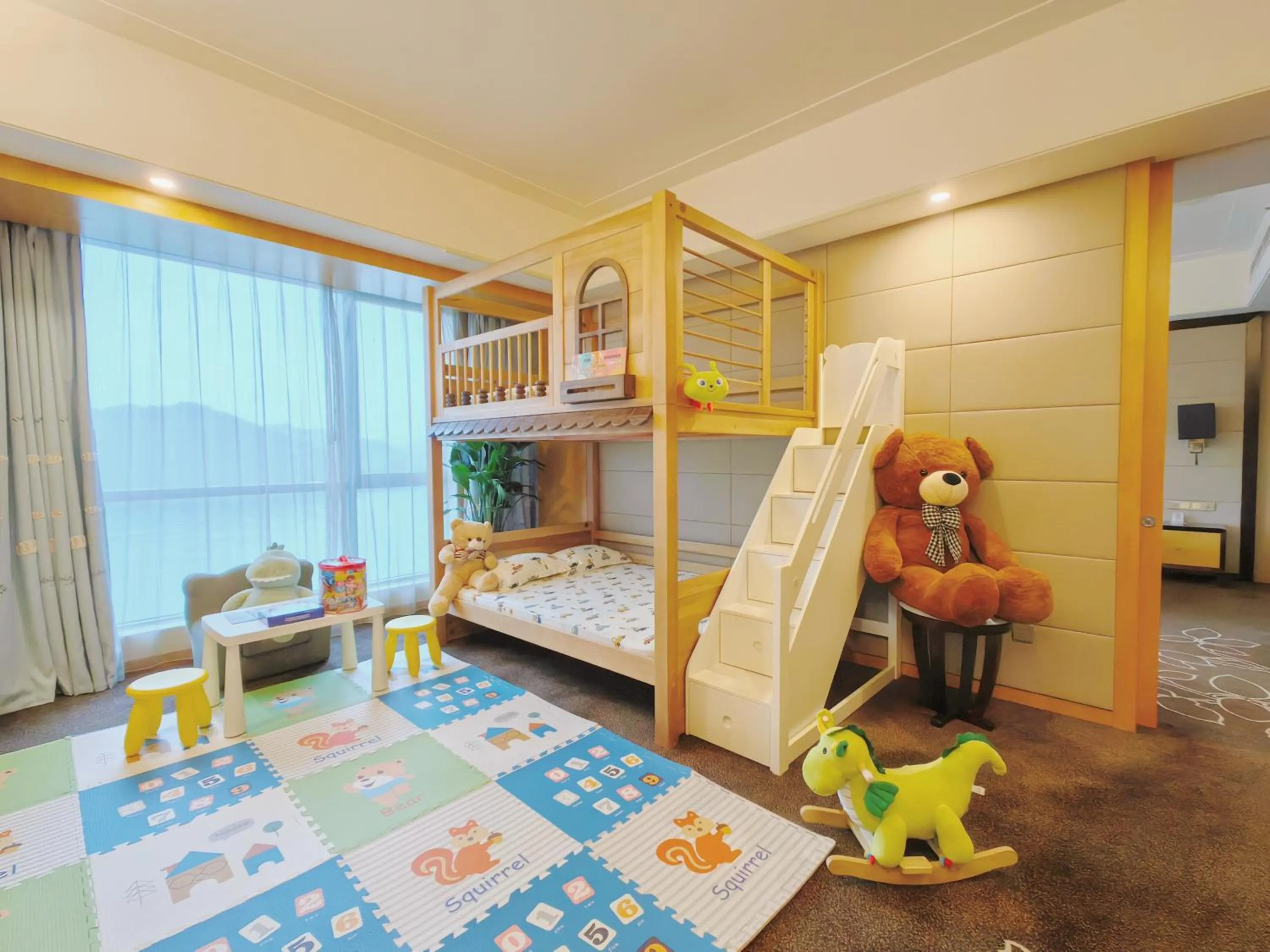bunk bed, Bed in Crowne Plaza Yichang by IHG