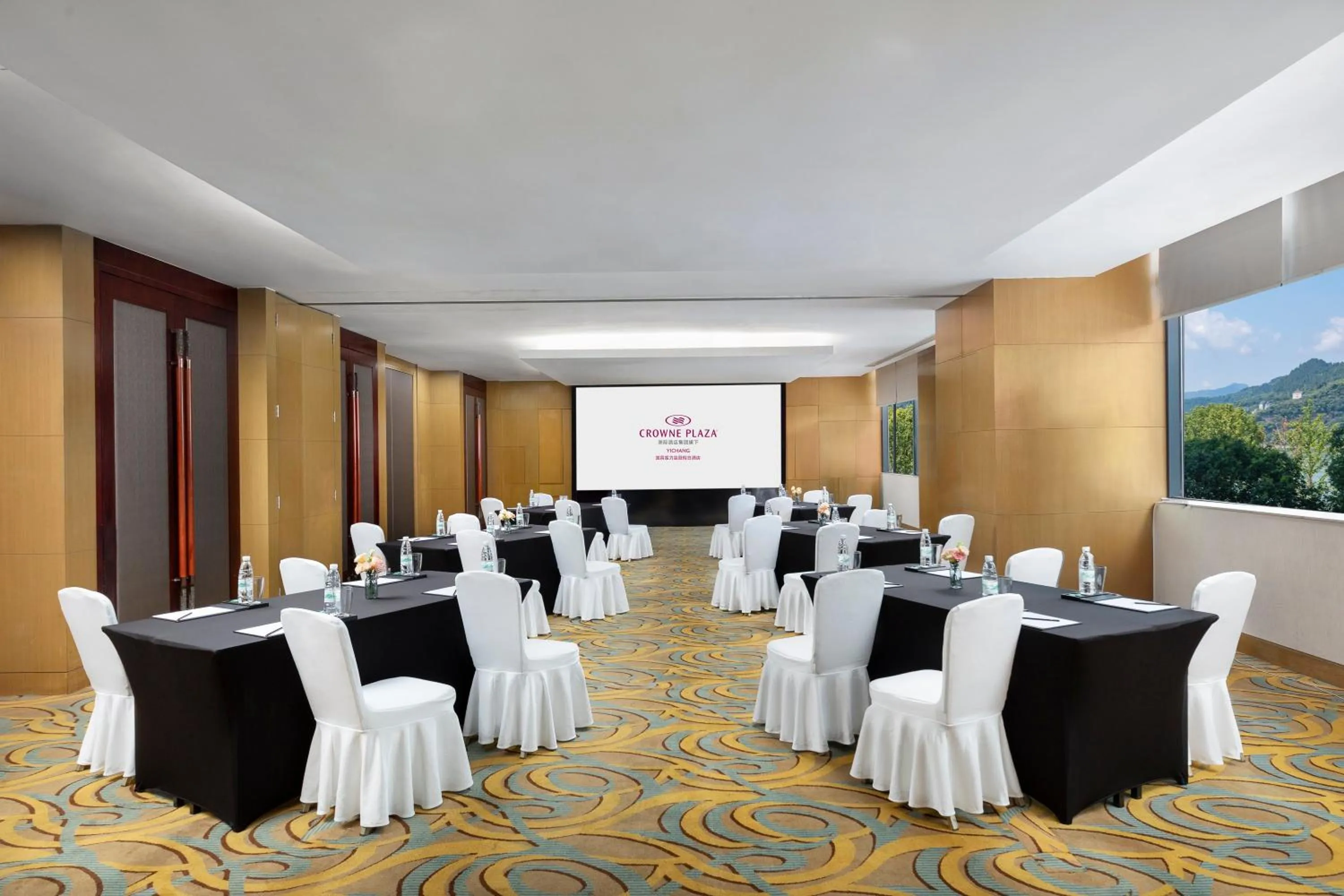 Meeting/conference room in Crowne Plaza Yichang by IHG