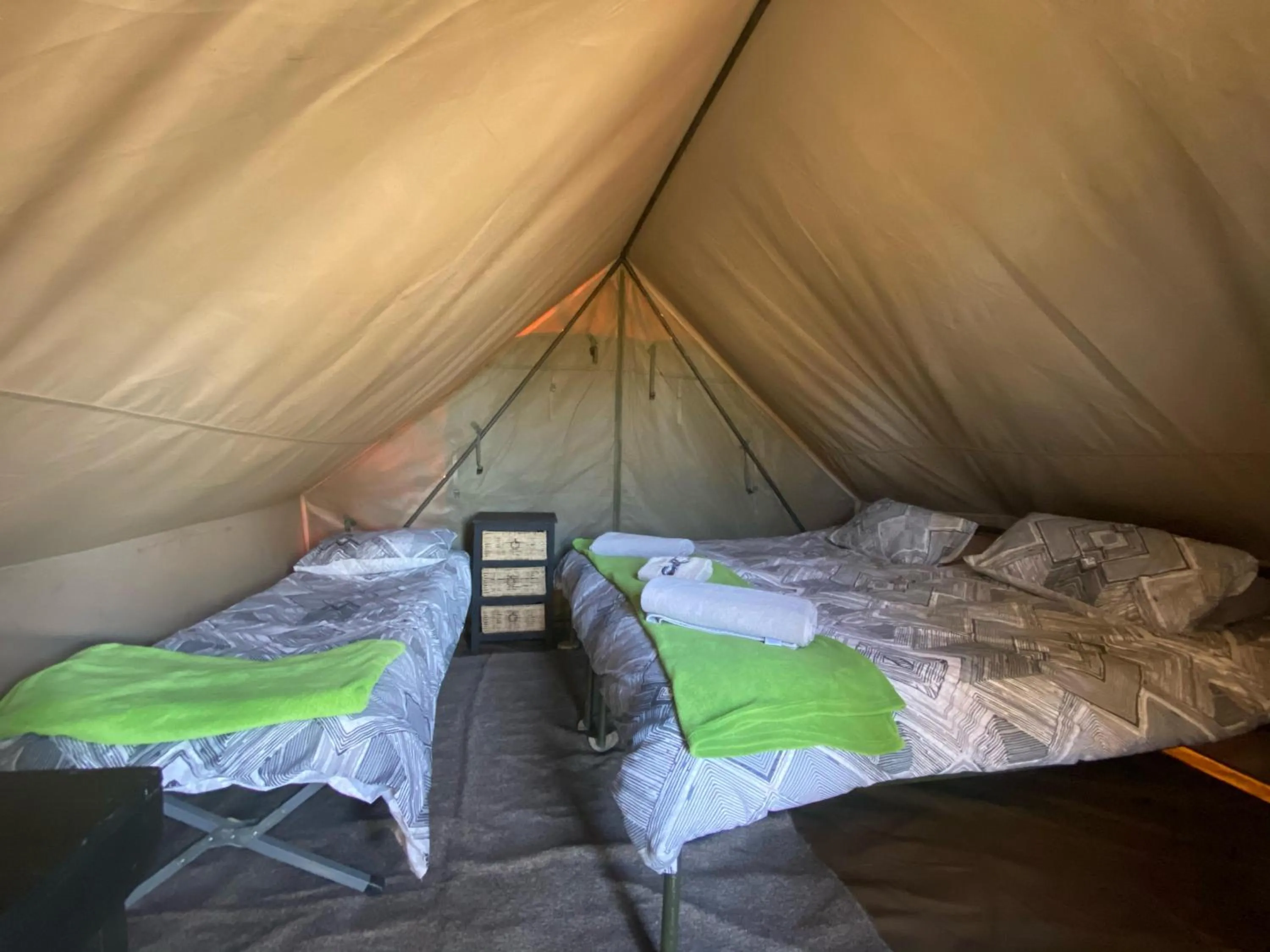 Photo of the whole room, Bed in Horseshoe Game Reserve