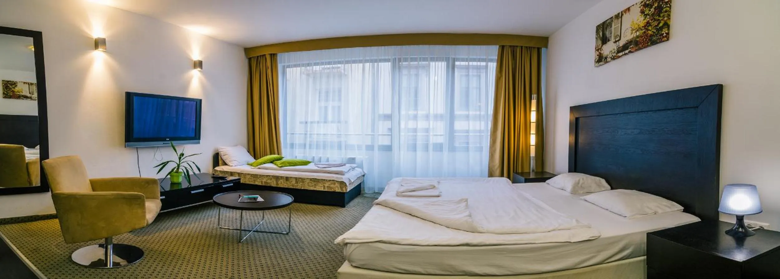 Living room, Bed in City Gardens Hotel & Wellness