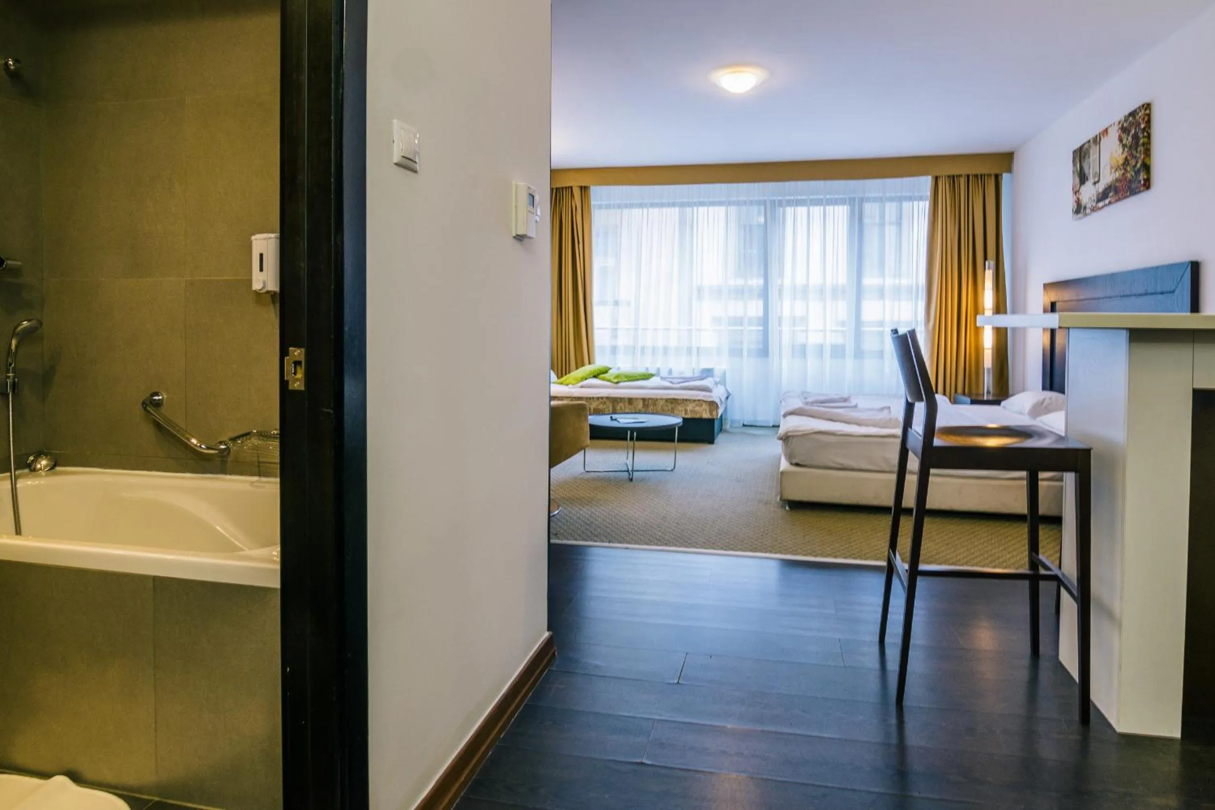 Living room, Bed in City Gardens Hotel & Wellness