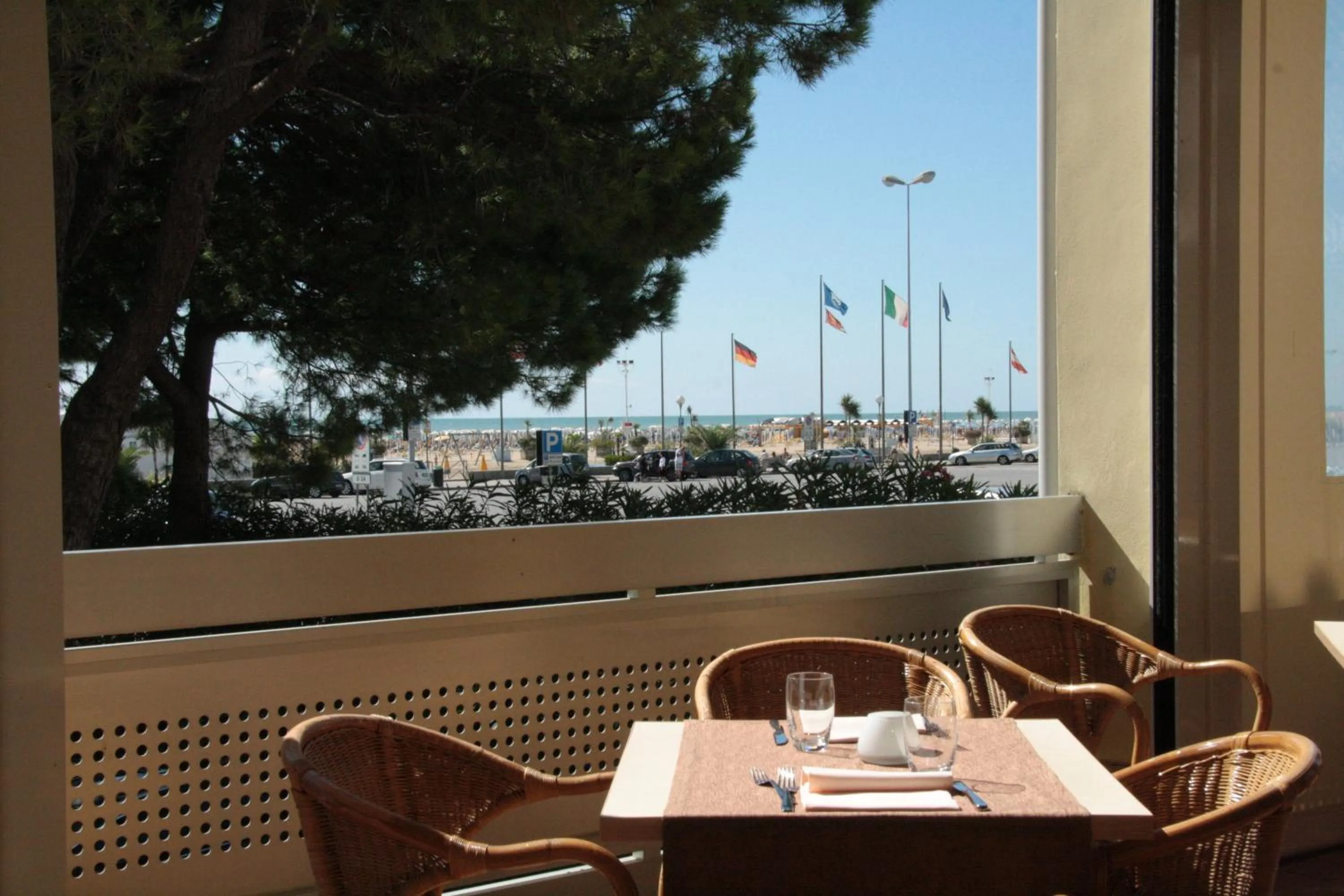 Restaurant/places to eat in Hotel Ambassador