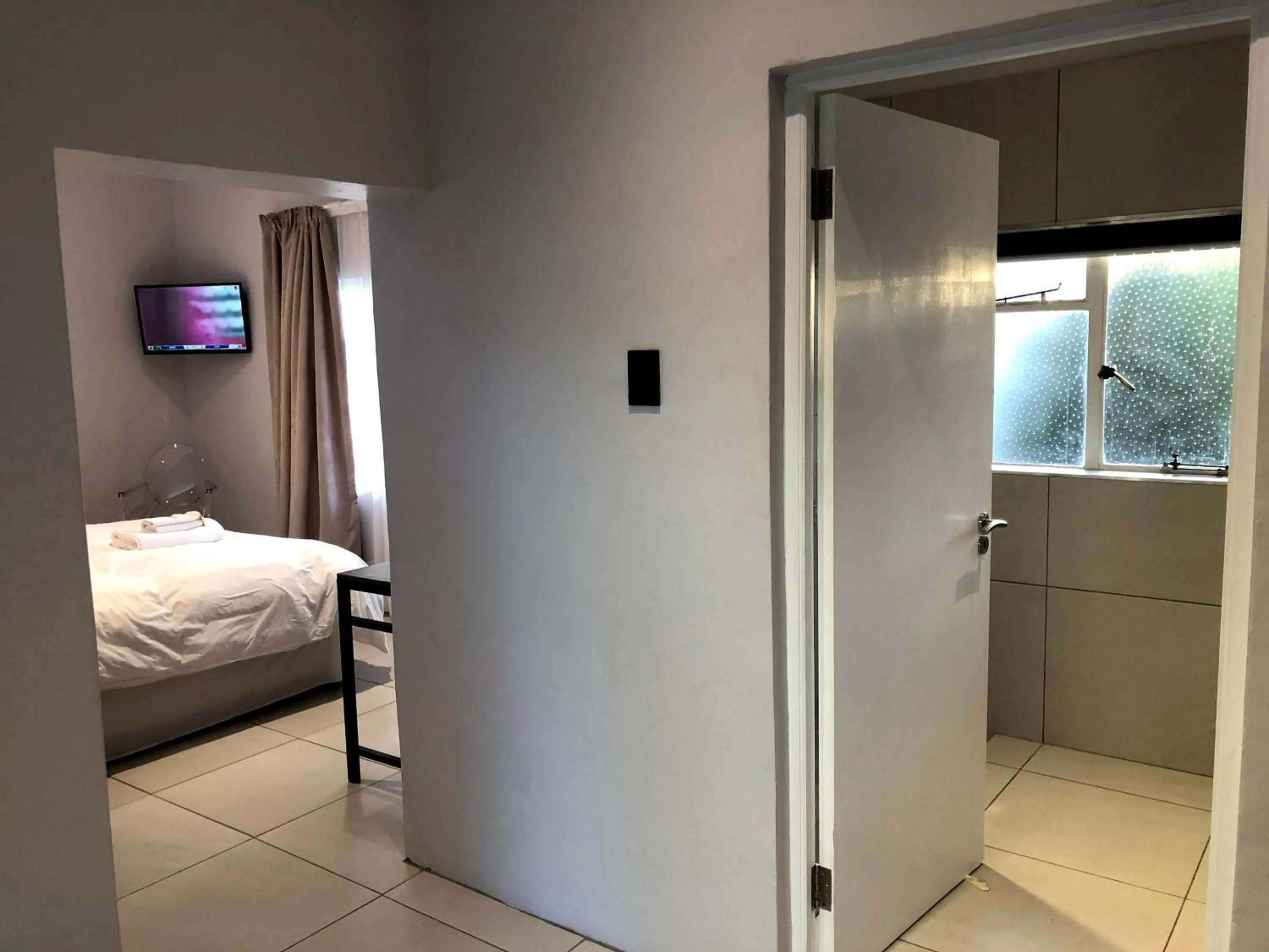 Bathroom, Bed in Umtali Country Inn