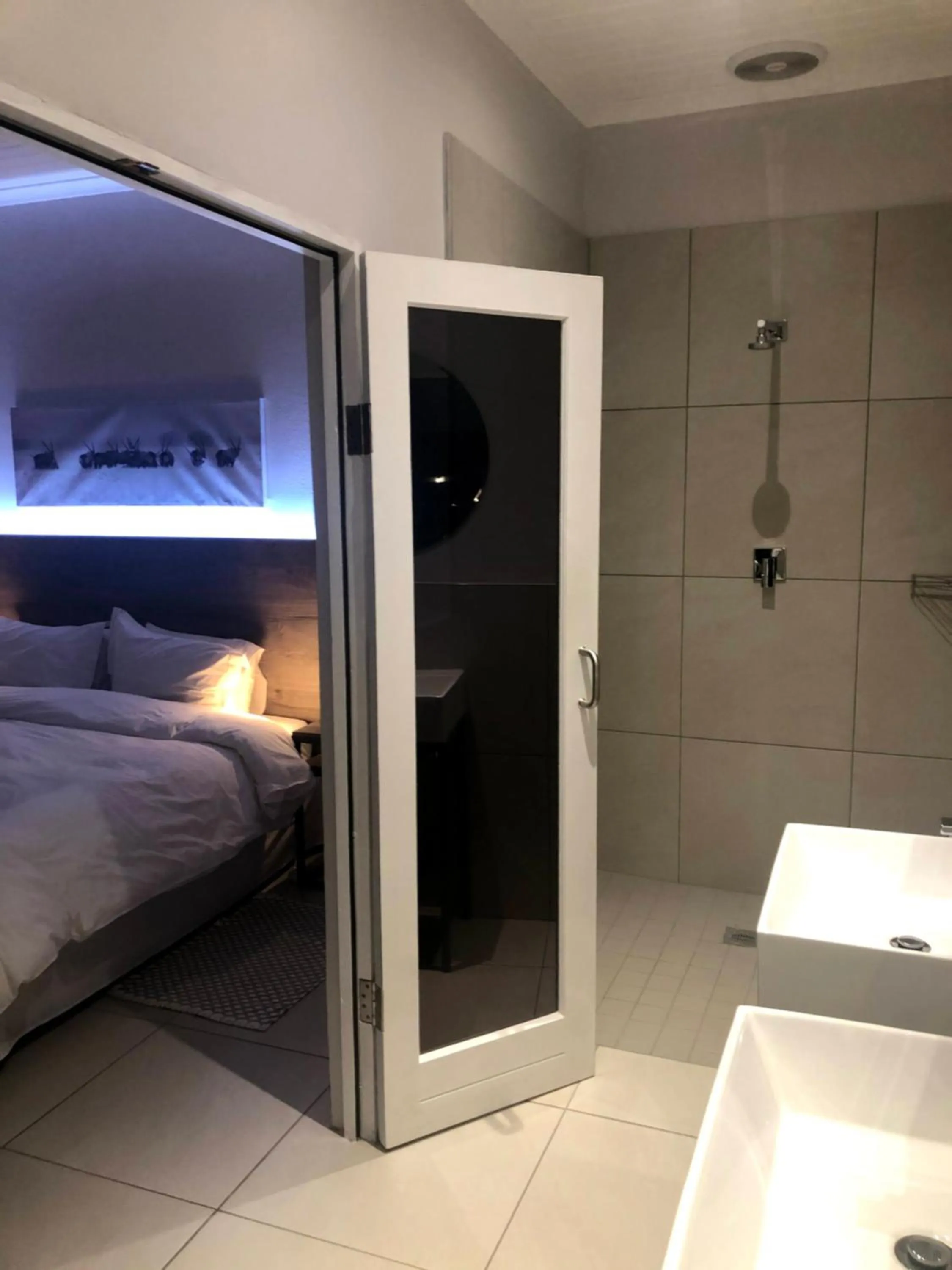 Bathroom, Bed in Umtali Country Inn