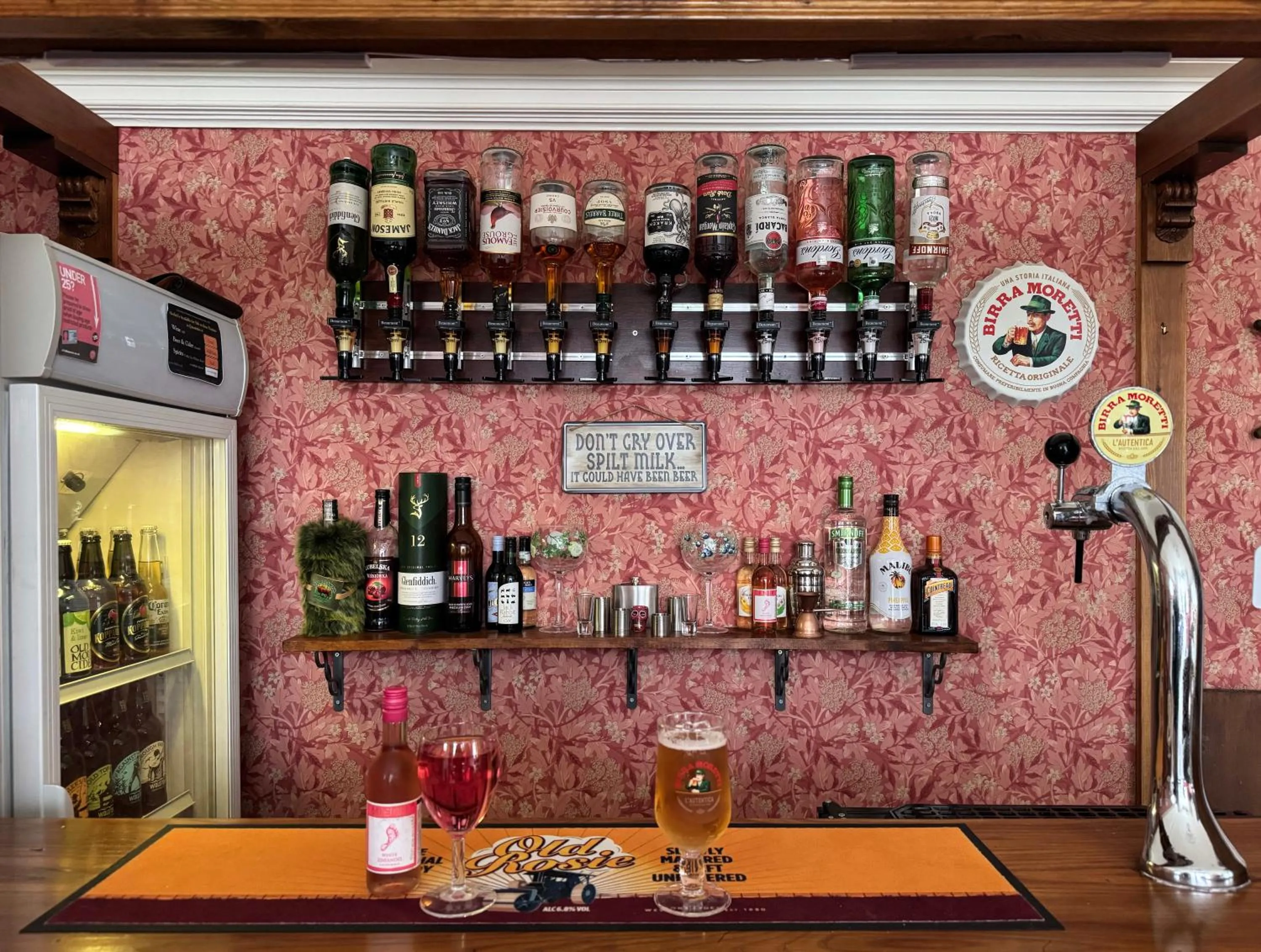 Lounge or bar in The Raincliffe Hotel