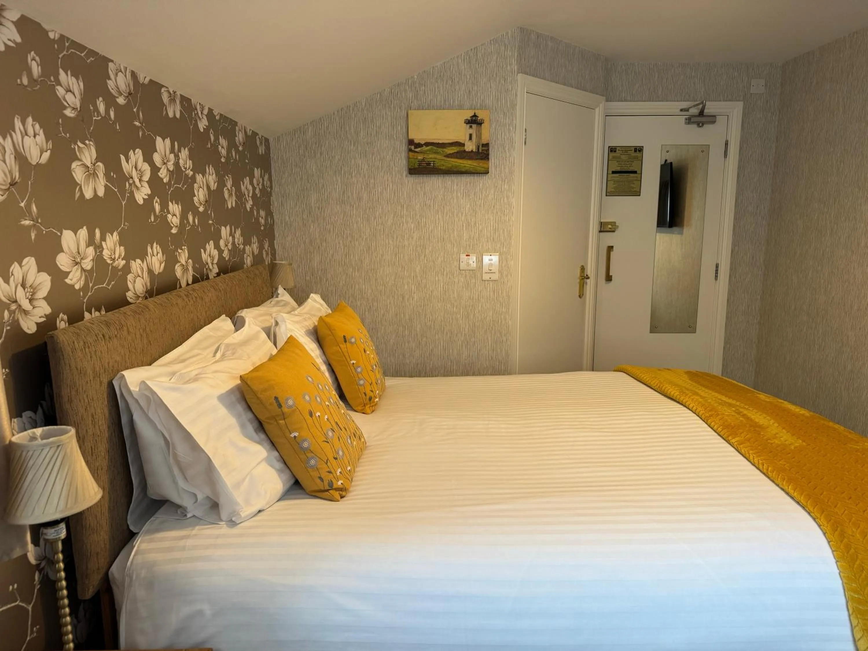 Bedroom, Bed in The Raincliffe Hotel
