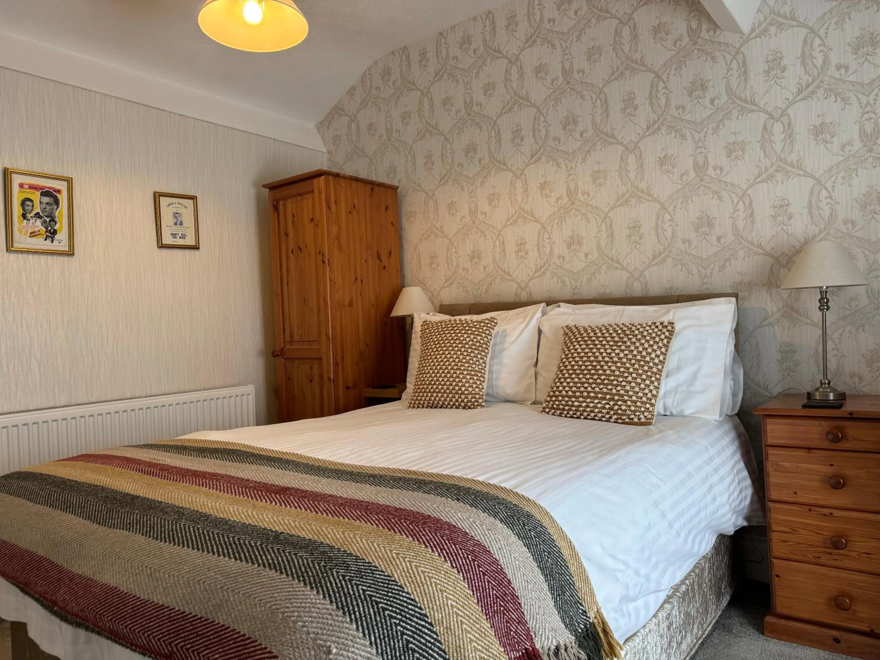 Bedroom, Bed in The Raincliffe Hotel