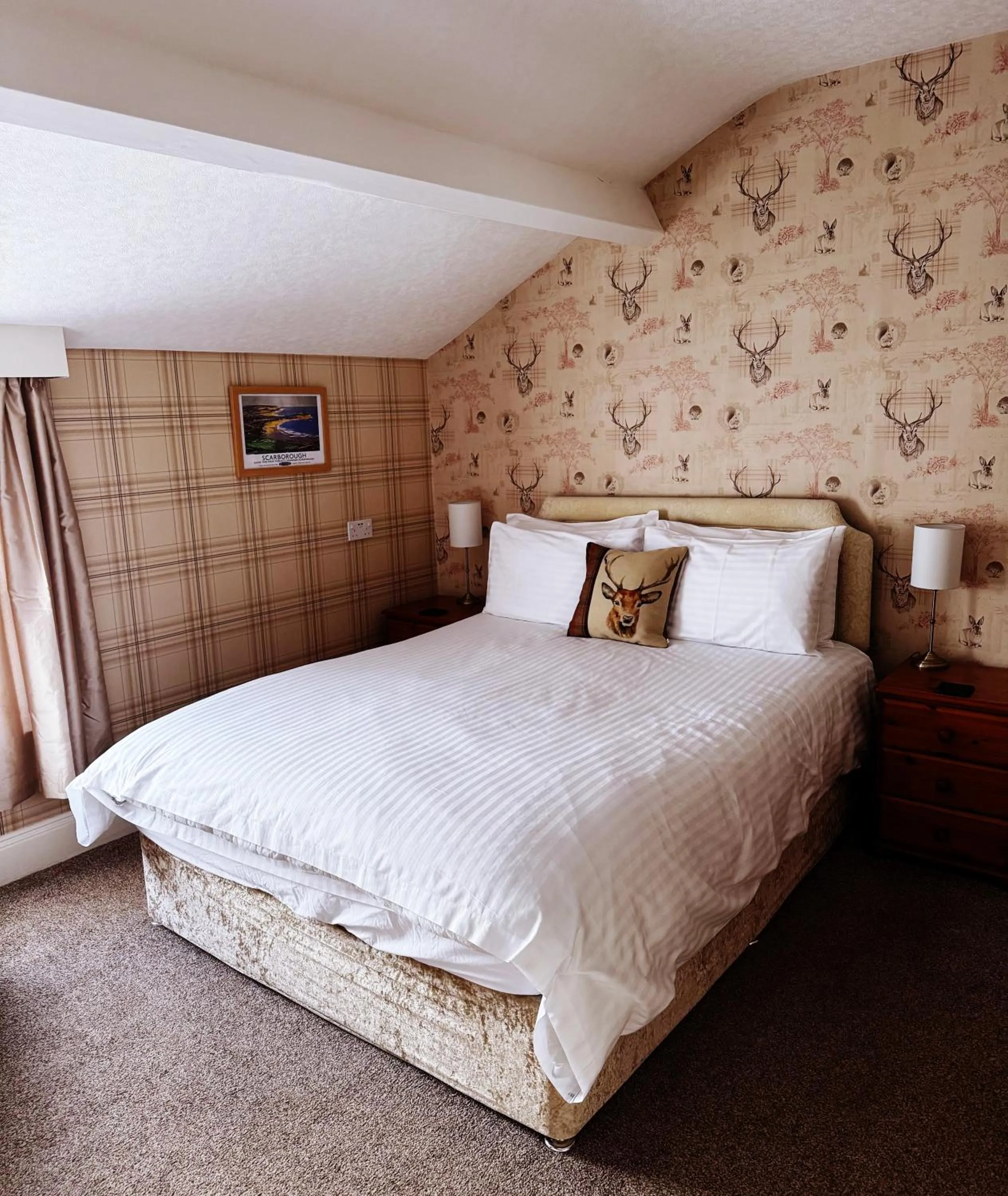 Bedroom, Bed in The Raincliffe Hotel