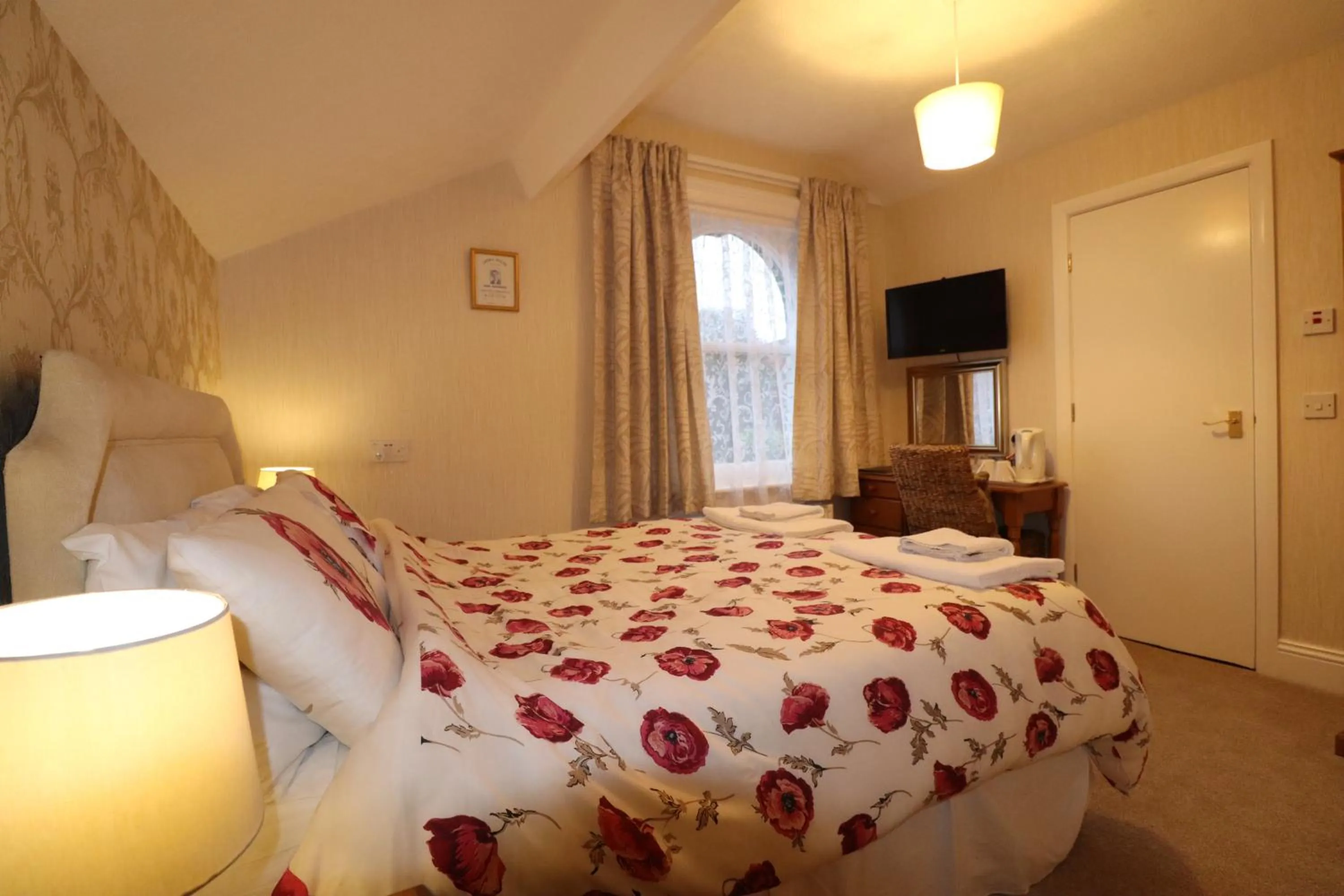 Bed in The Raincliffe Hotel