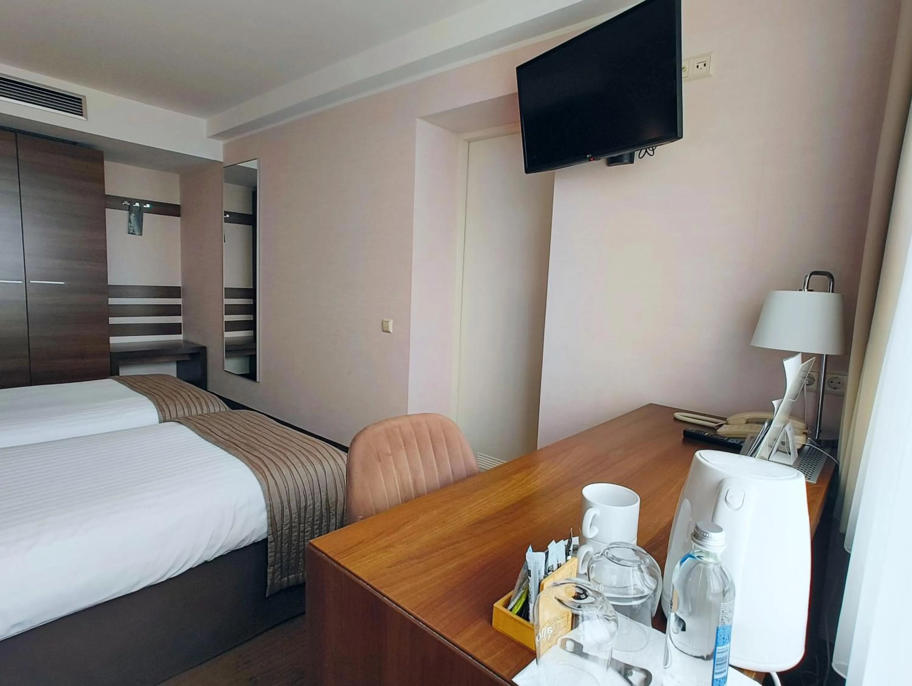 TV and multimedia, Bed in Mercure Marijampole