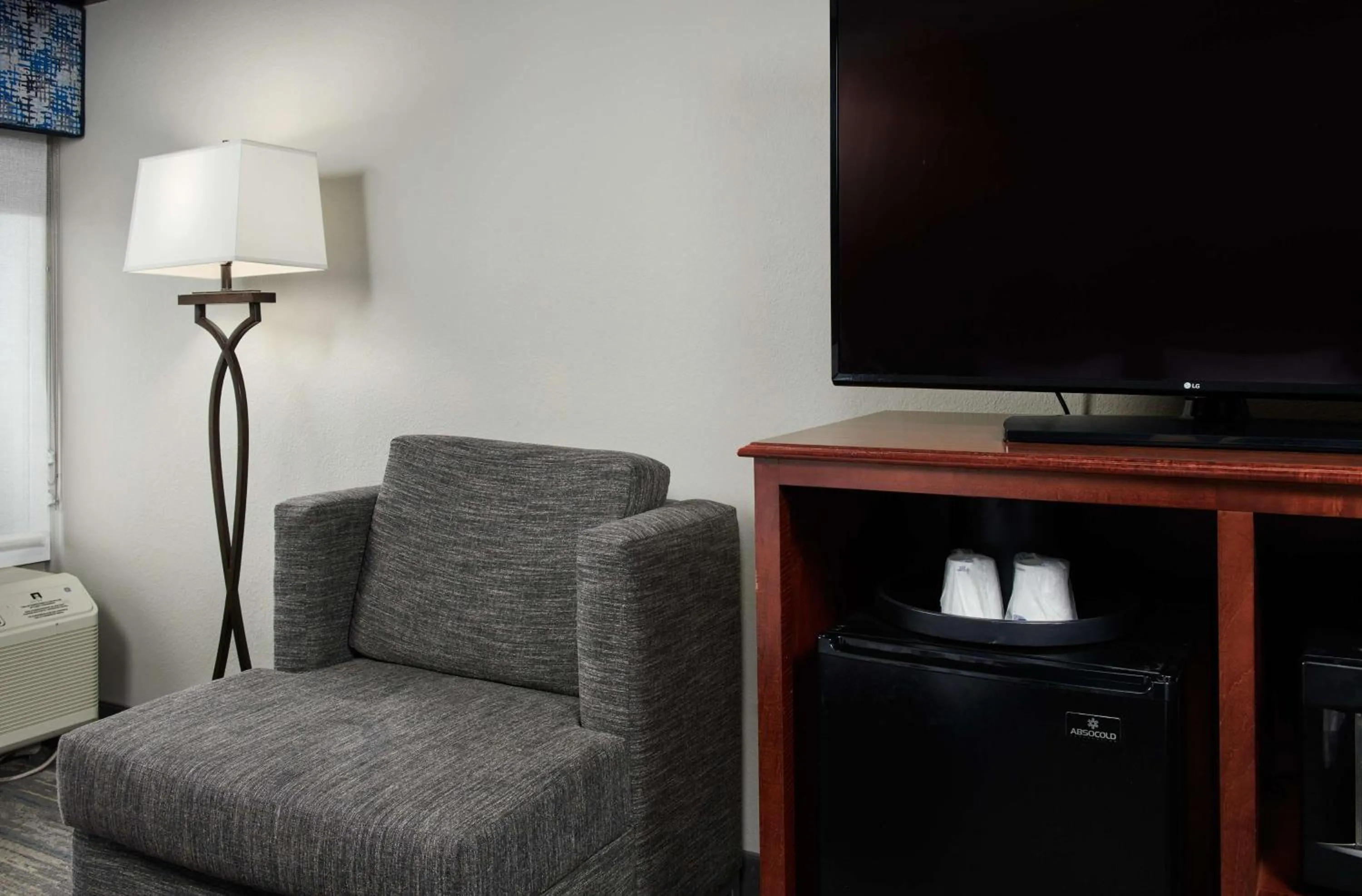 Living room in Hampton Inn Atlanta-Cumberland Mall/Cobb Galleria Area