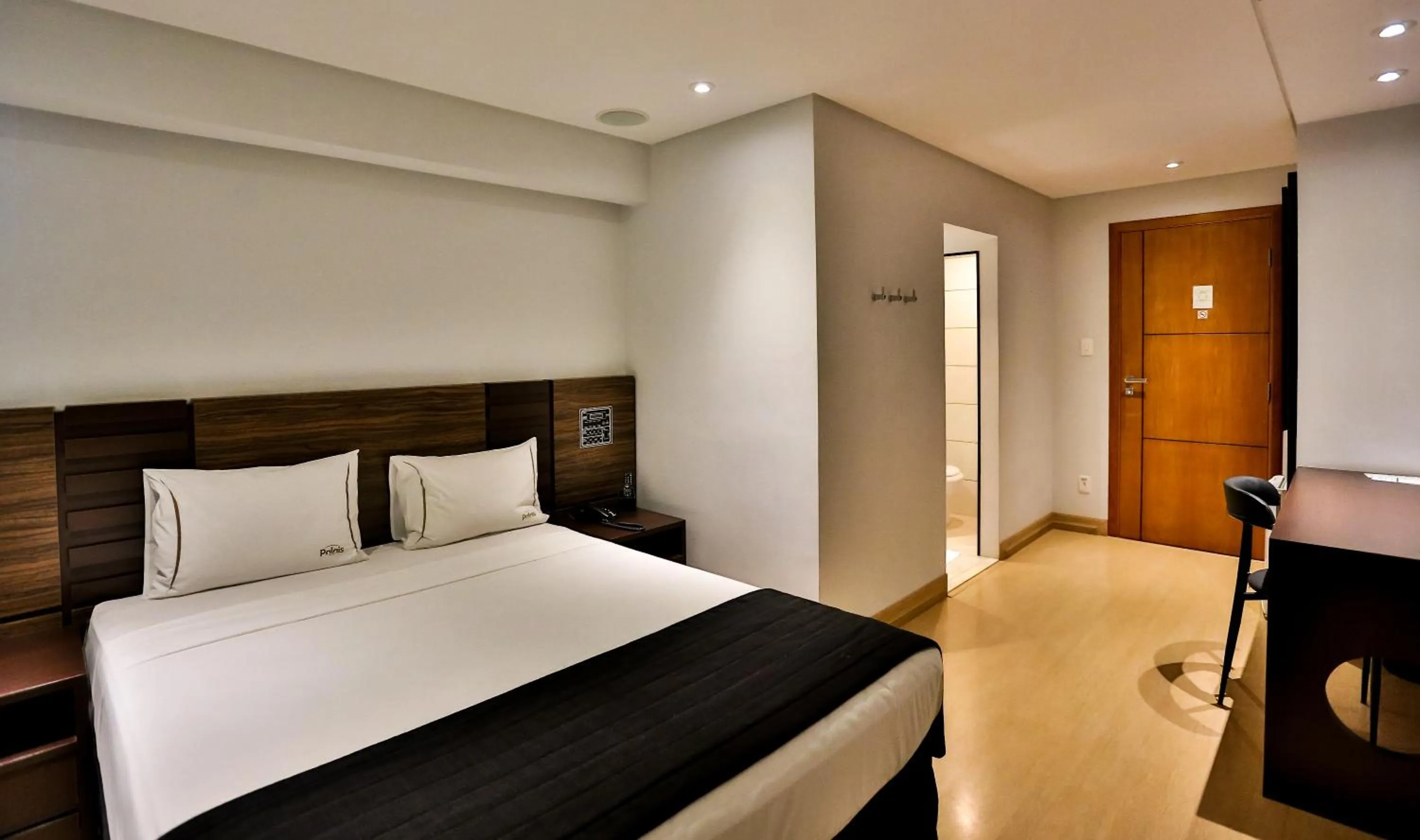 Photo of the whole room, Bed in Palais Hotel