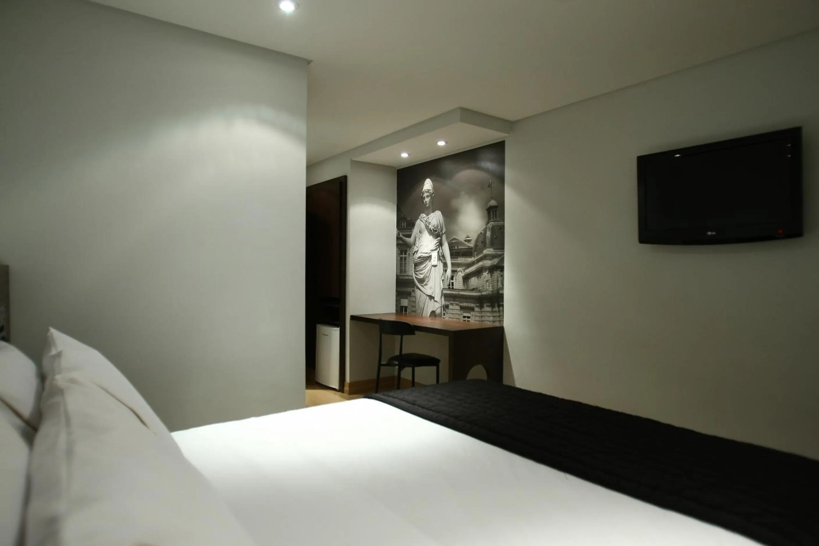 Photo of the whole room, Bed in Palais Hotel