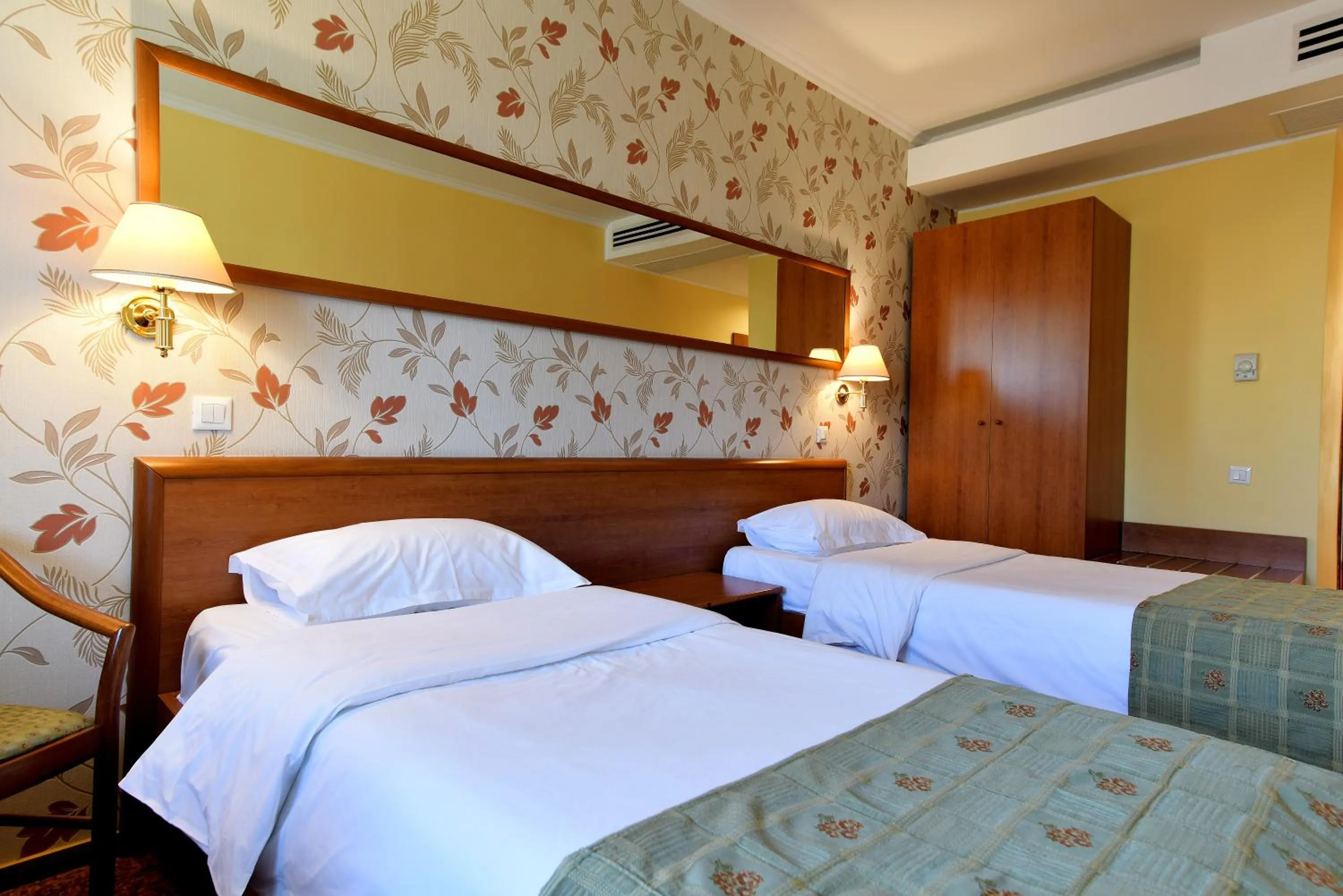 Photo of the whole room, Bed in Hotel Brasov