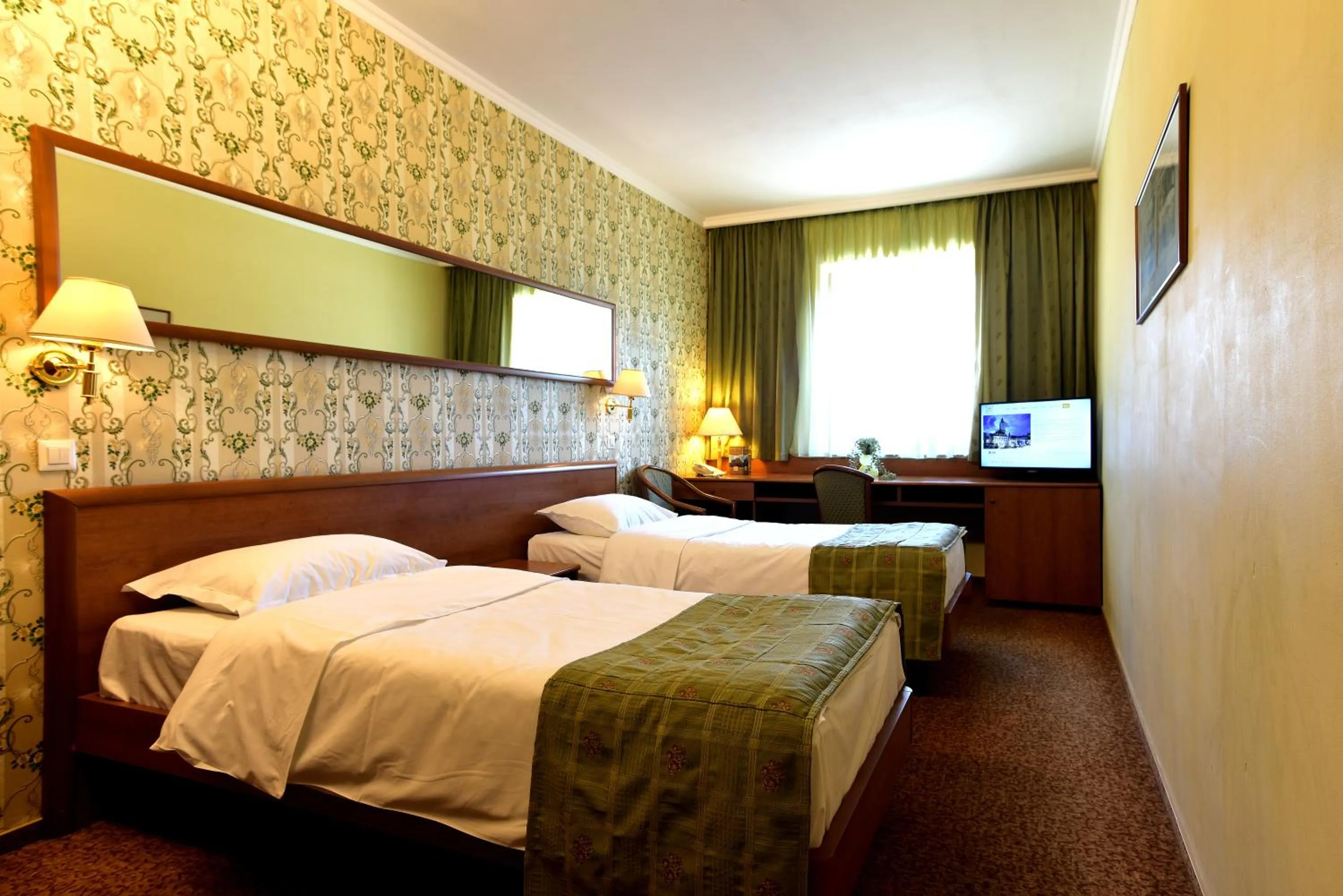 Photo of the whole room, Bed in Hotel Brasov