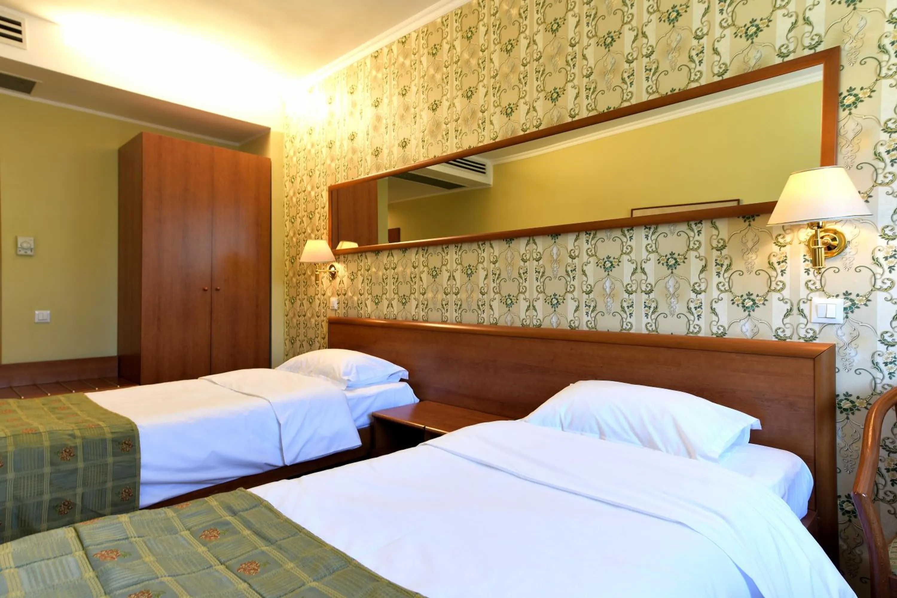 Photo of the whole room, Bed in Hotel Brasov