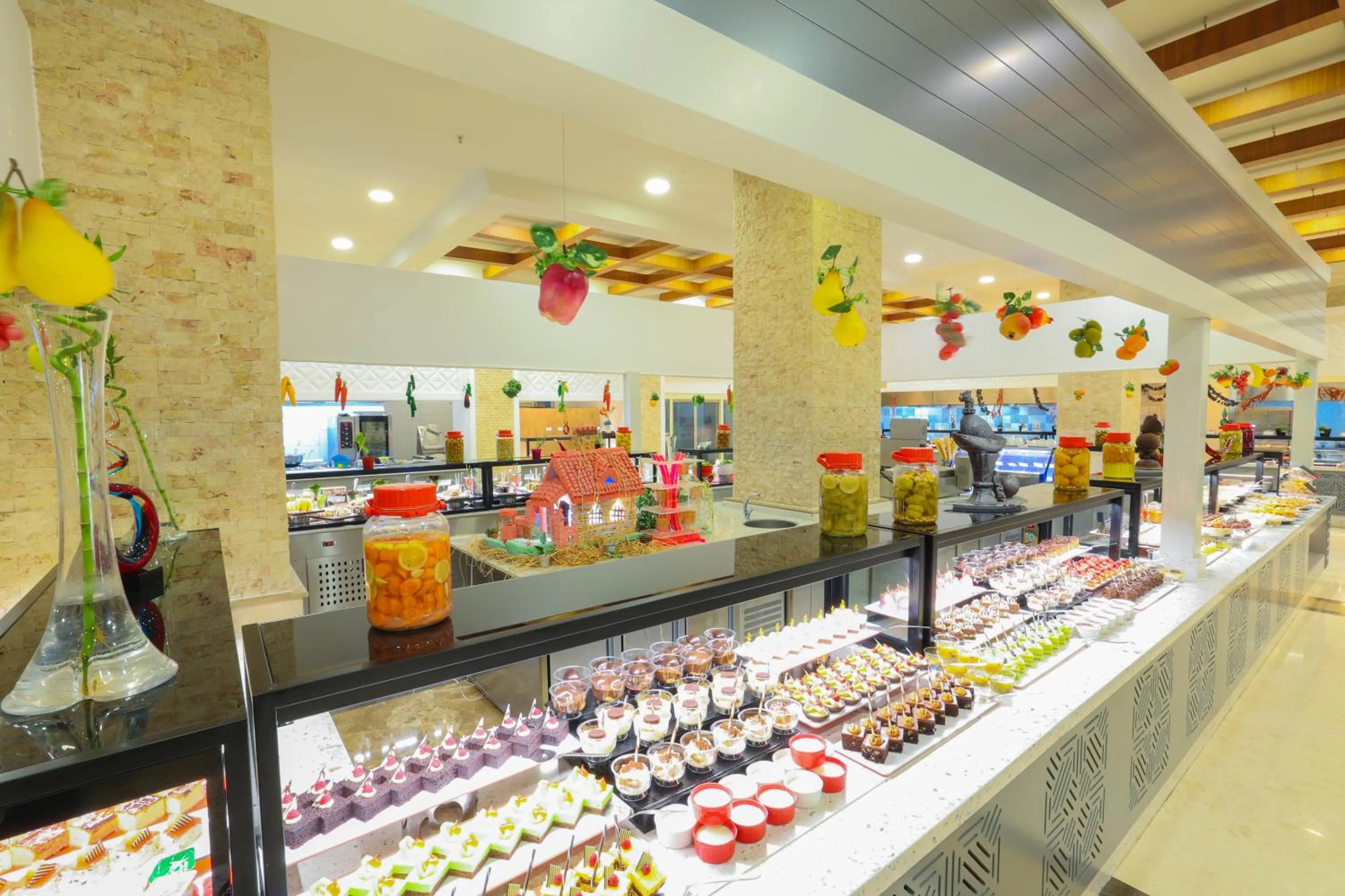 Food and drinks in Crystal De Luxe Comfort Collection - All Inclusive