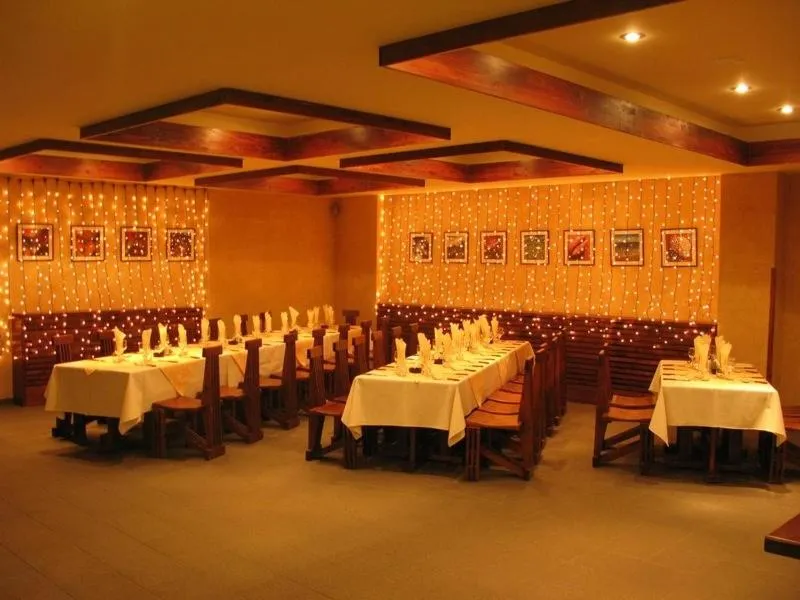 Restaurant/places to eat in Hotel Oasis