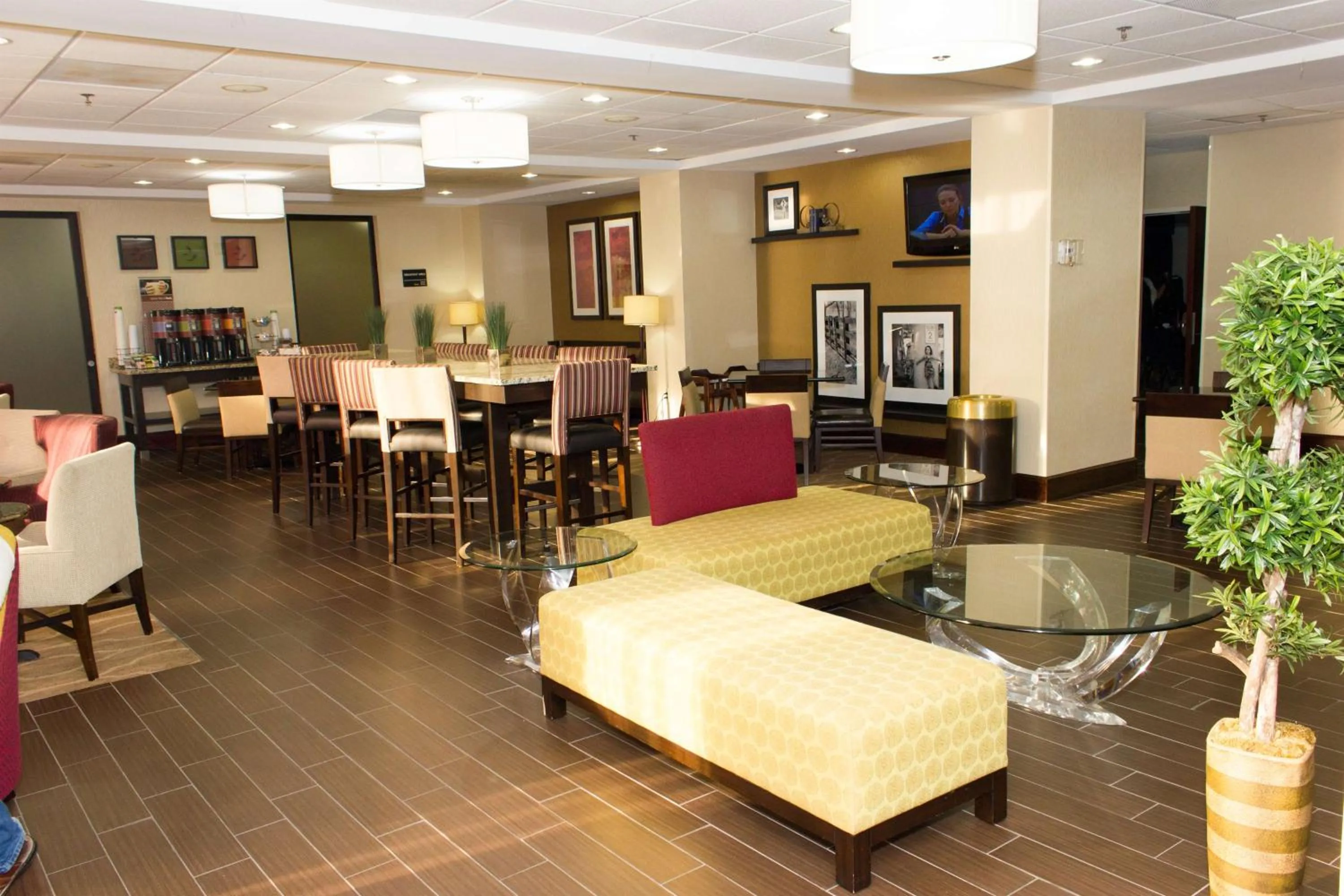 Lobby or reception in Hampton Inn Atlanta-Fairburn
