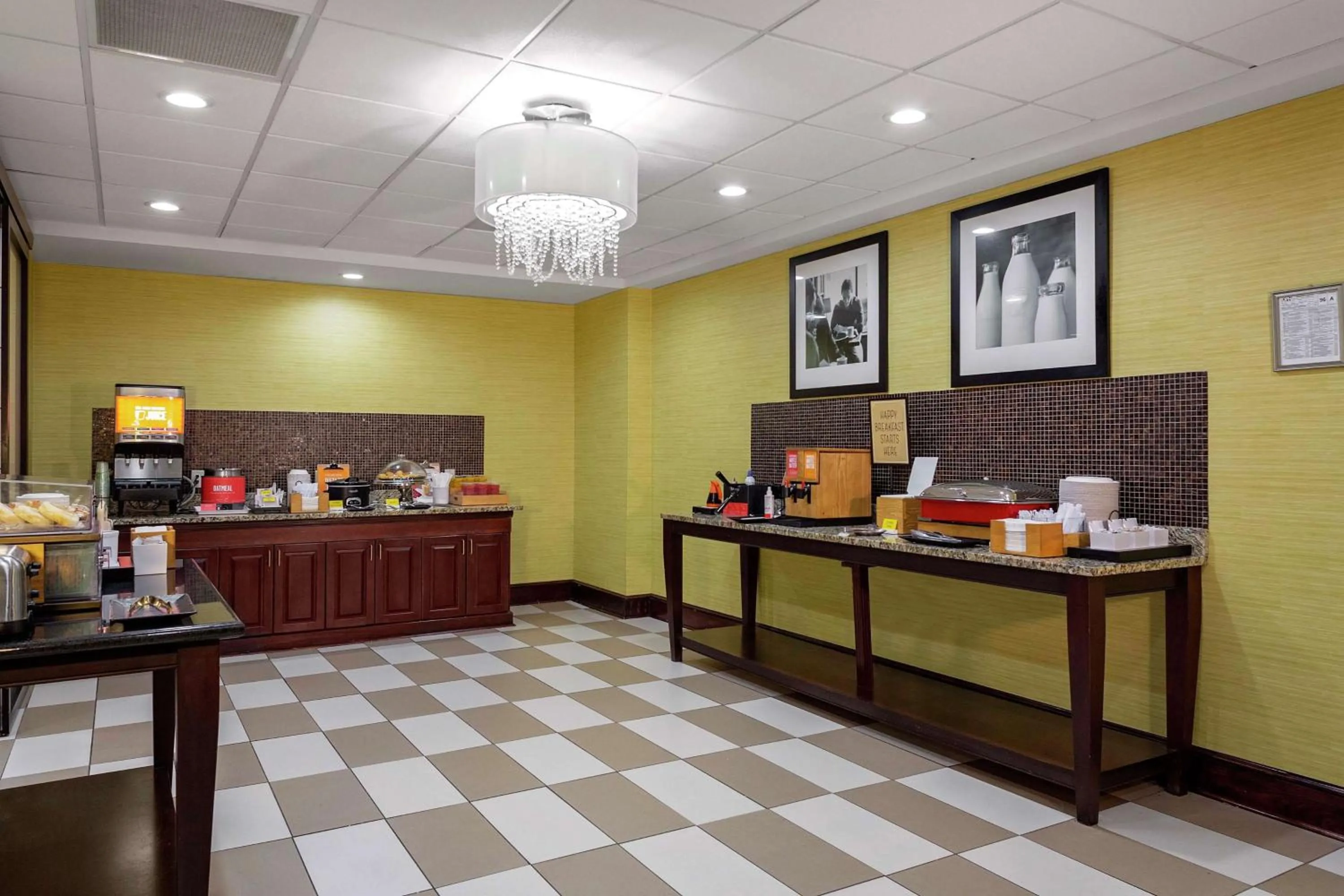Restaurant/places to eat in Hampton Inn Atlanta-Fairburn