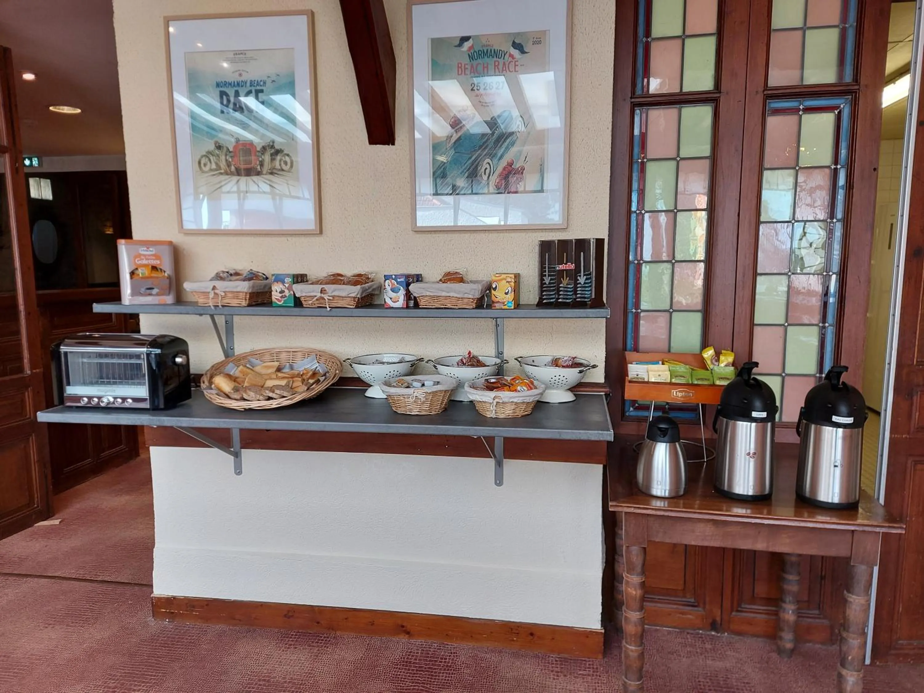 Buffet breakfast in Hotel de Normandie