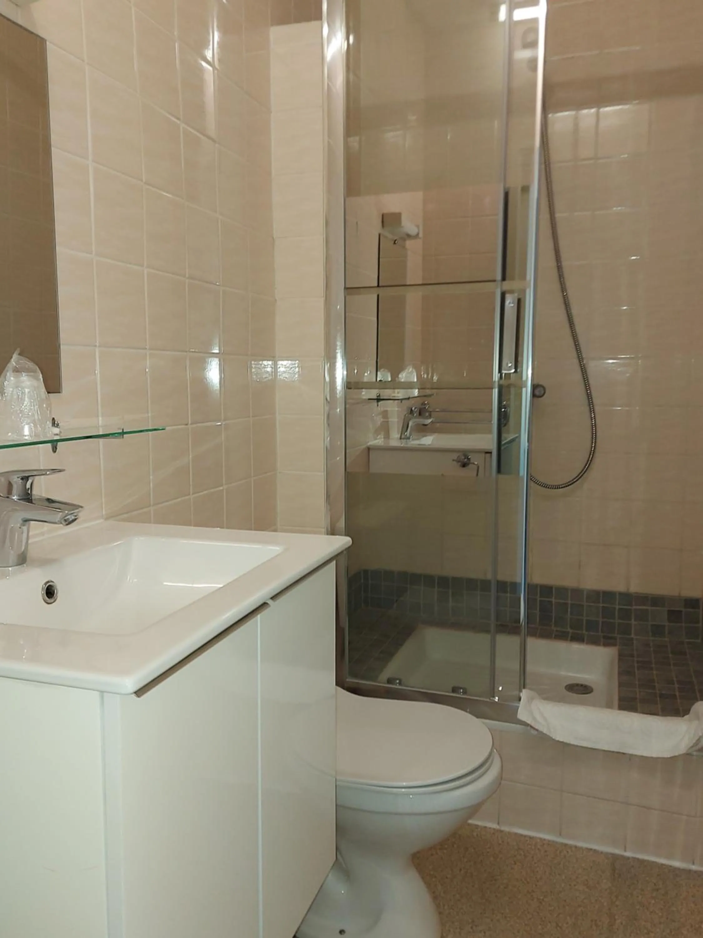 Bathroom in Hotel de Normandie