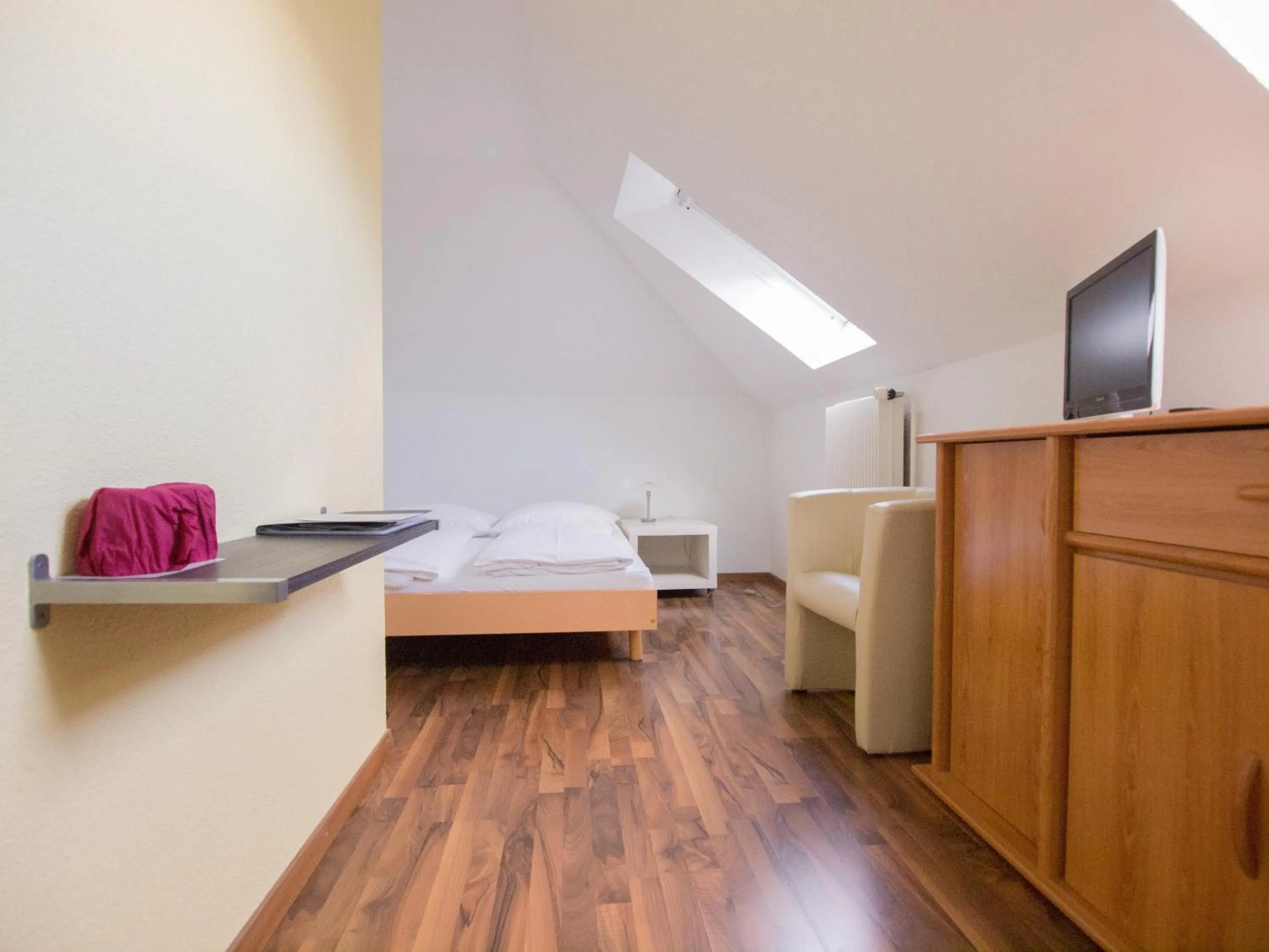 Photo of the whole room, Bed in Hotel Gregory