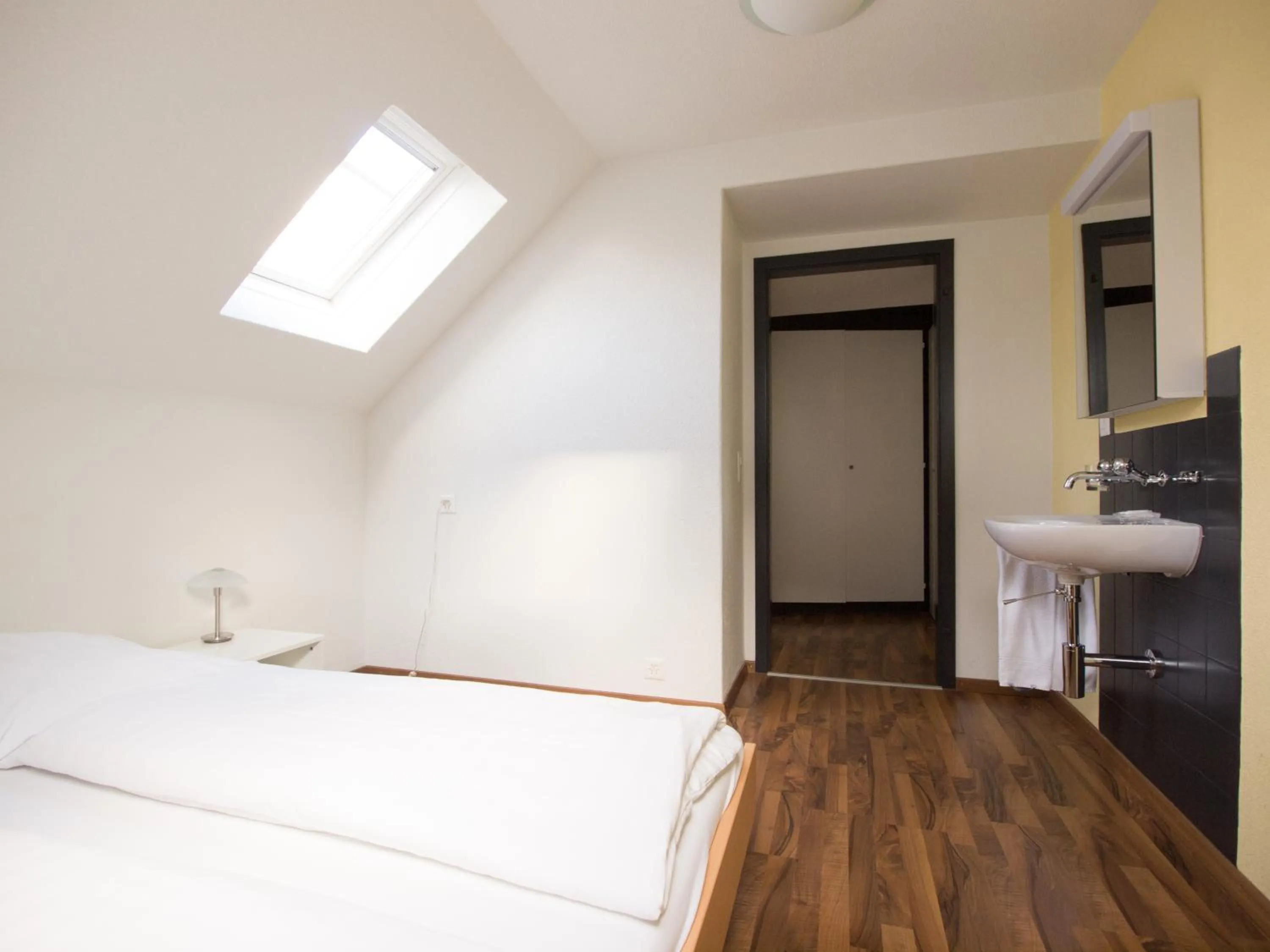 Photo of the whole room, Bed in Hotel Gregory