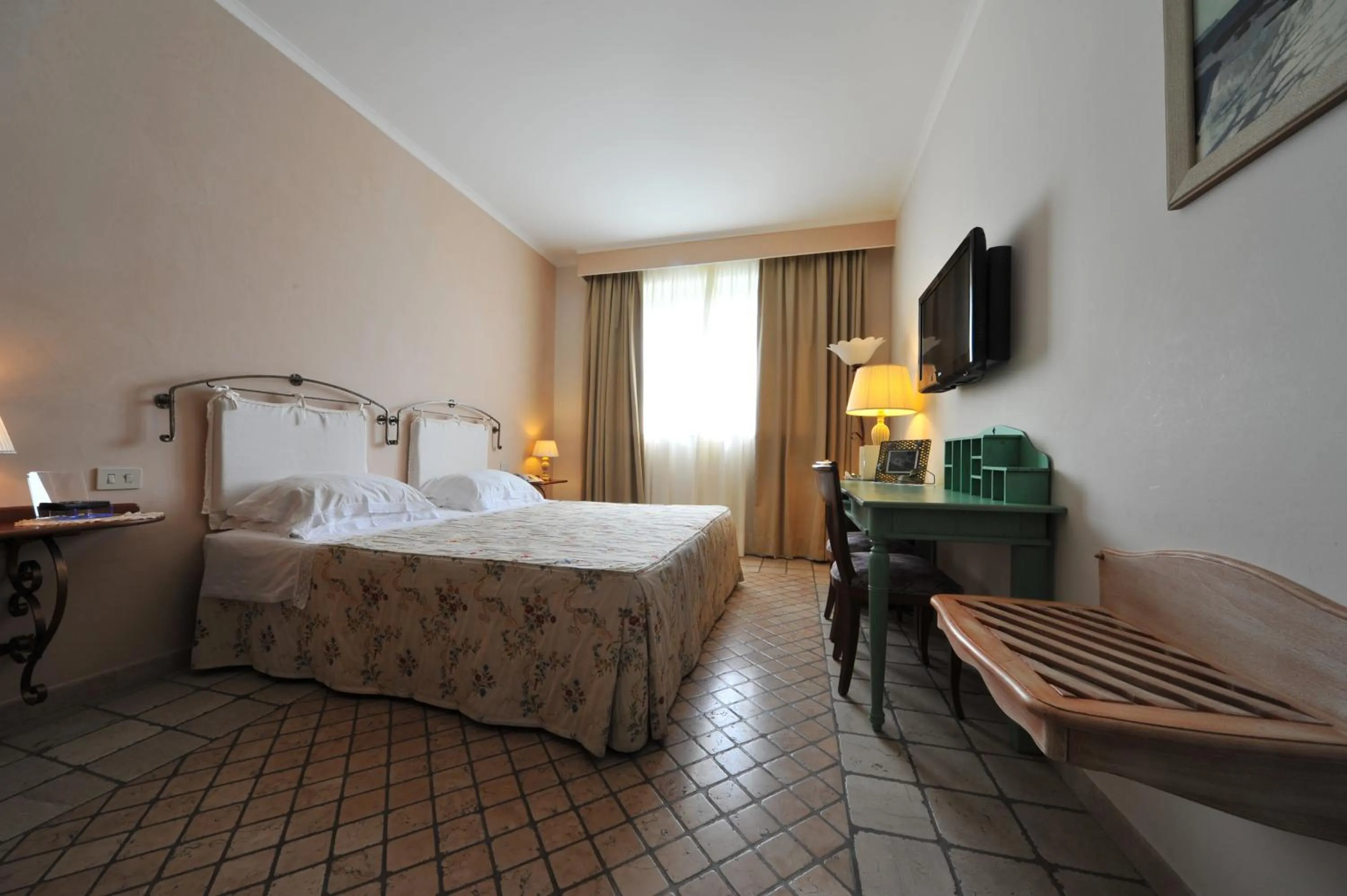 Day, Bed in Albergo La Primula