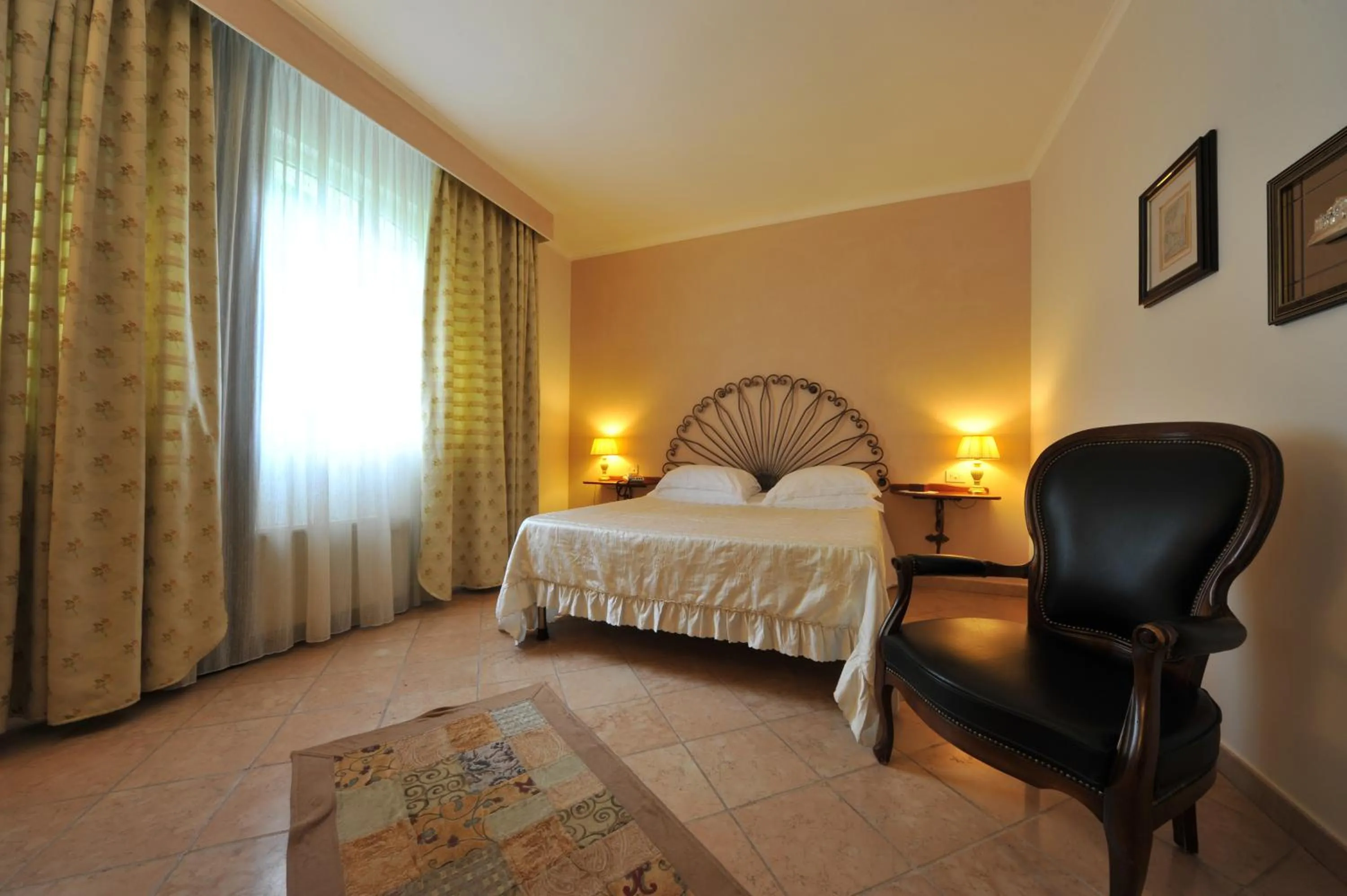 Day, Bed in Albergo La Primula