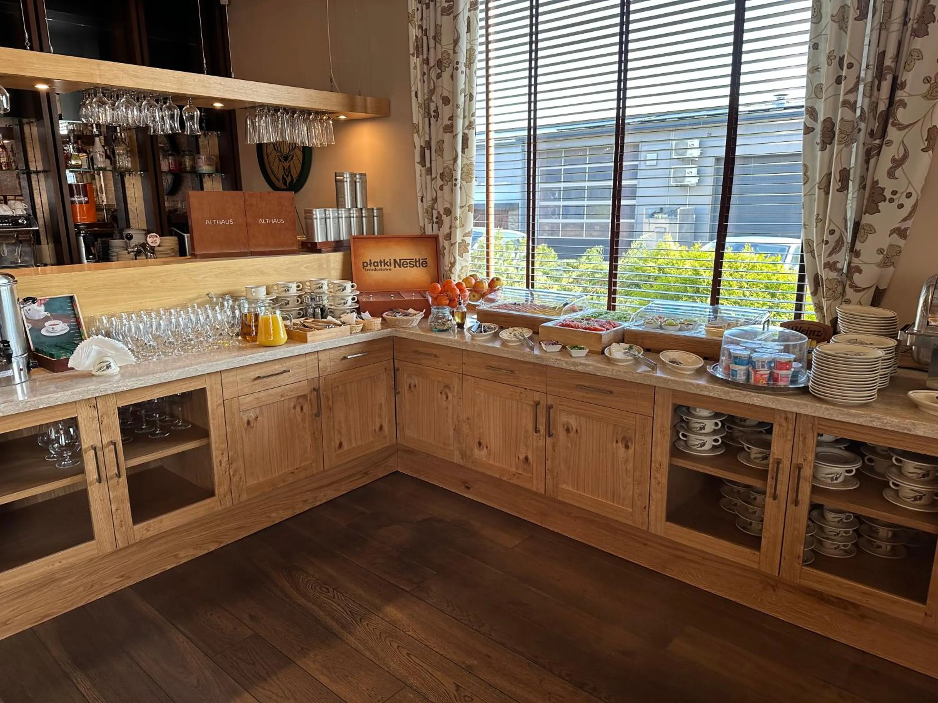 Restaurant/places to eat in Hotel Badura