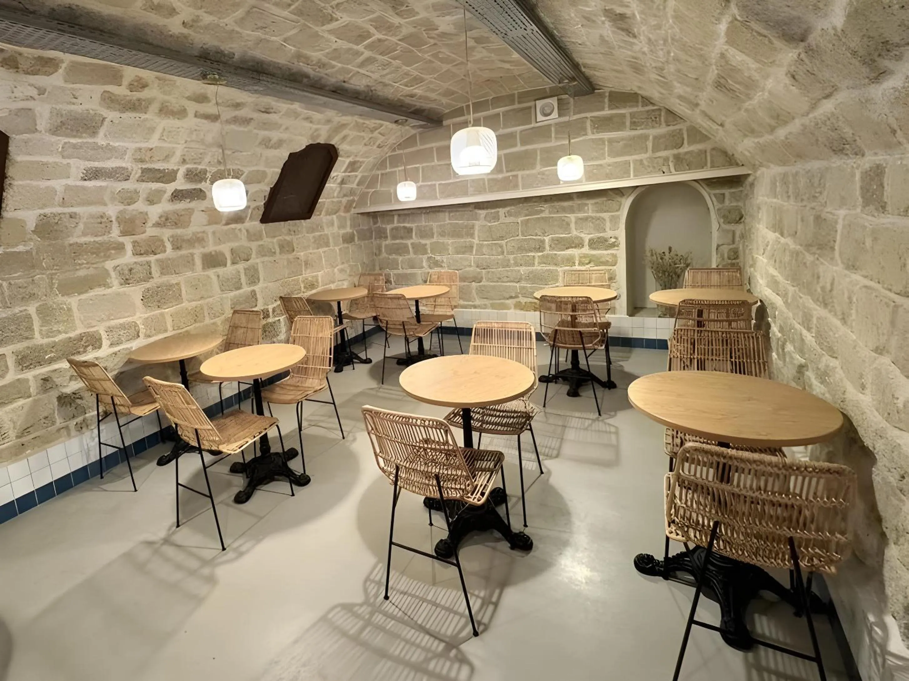 Restaurant/places to eat in Hipotel Paris Père-Lachaise République