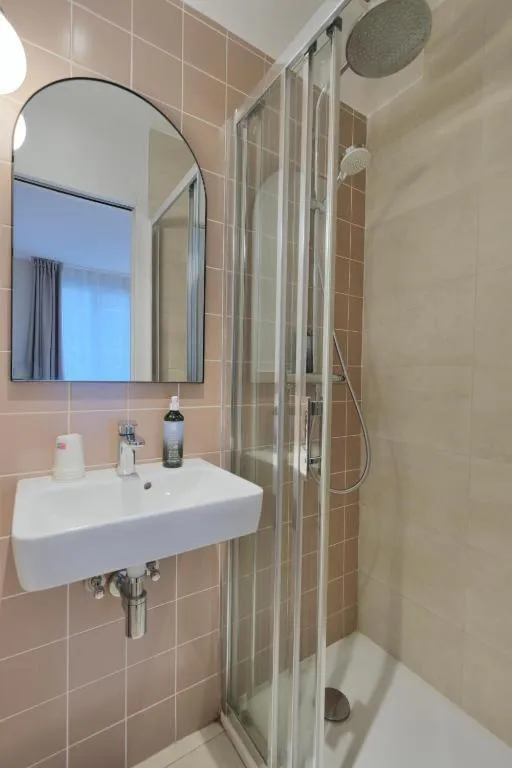 Hipotel Paris Père-Lachaise République