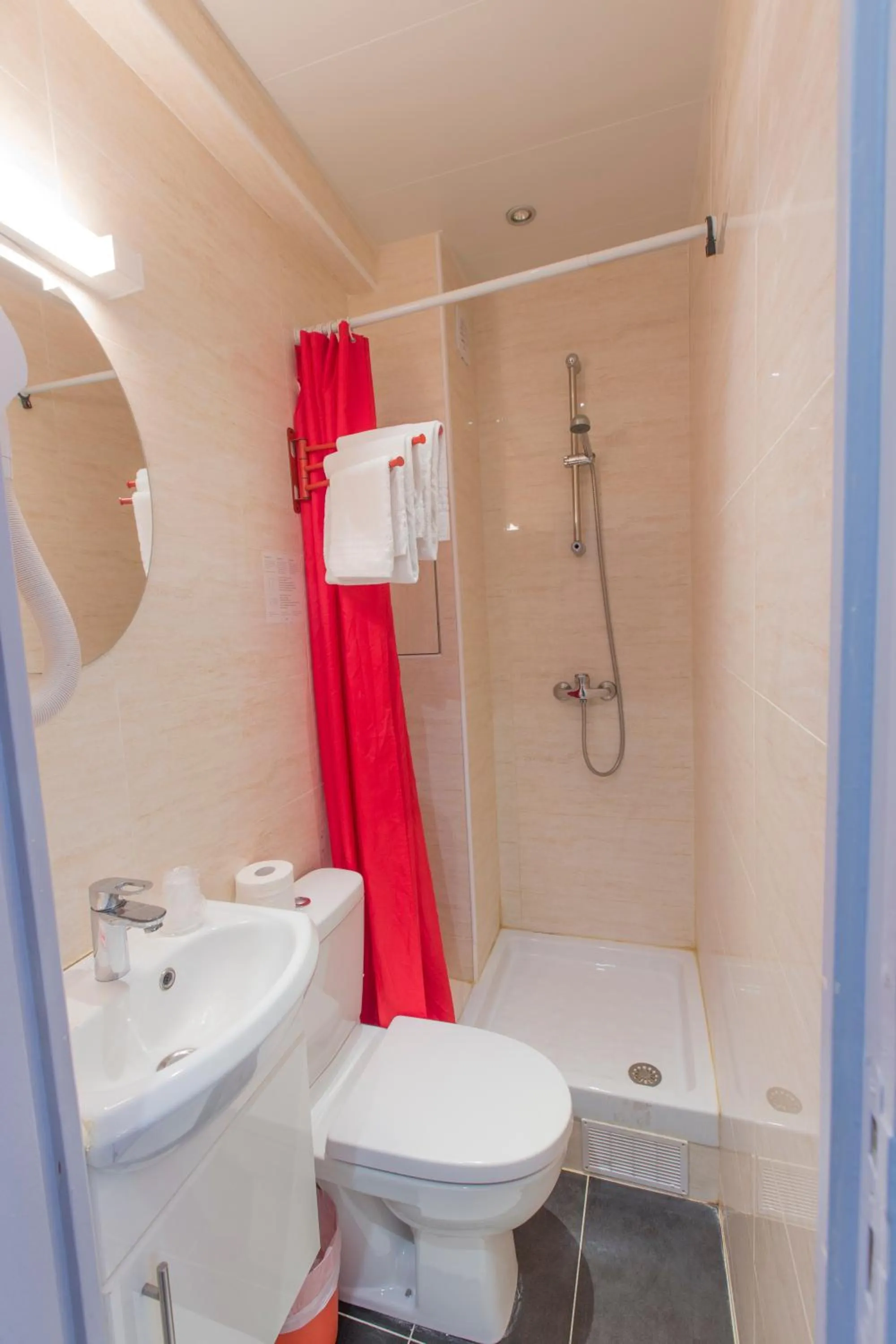 Hipotel Paris Père-Lachaise République