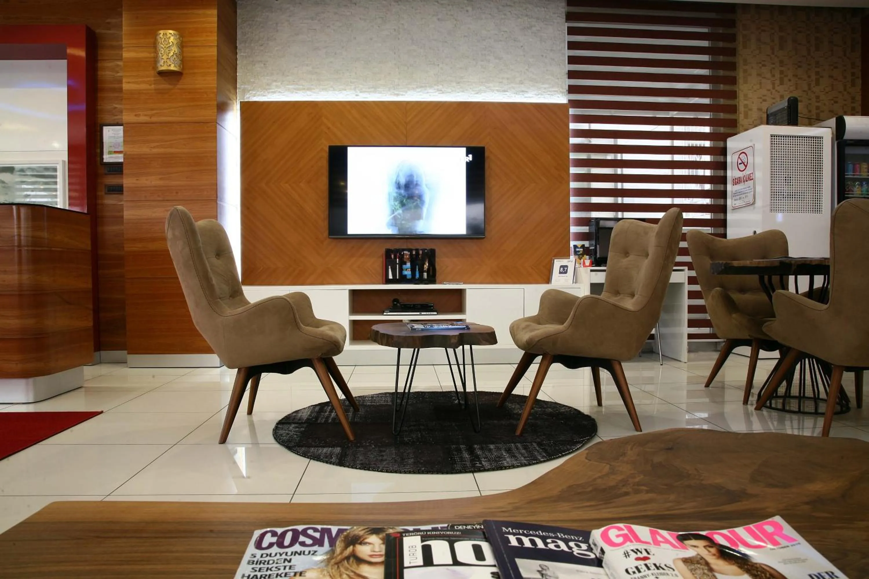 Communal lounge/ TV room in Hotel Avcilar City