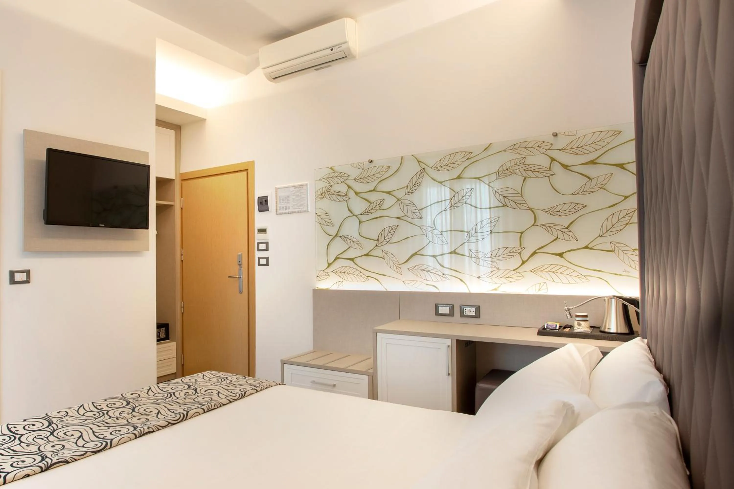 TV and multimedia, Bed in Hotel Riviera