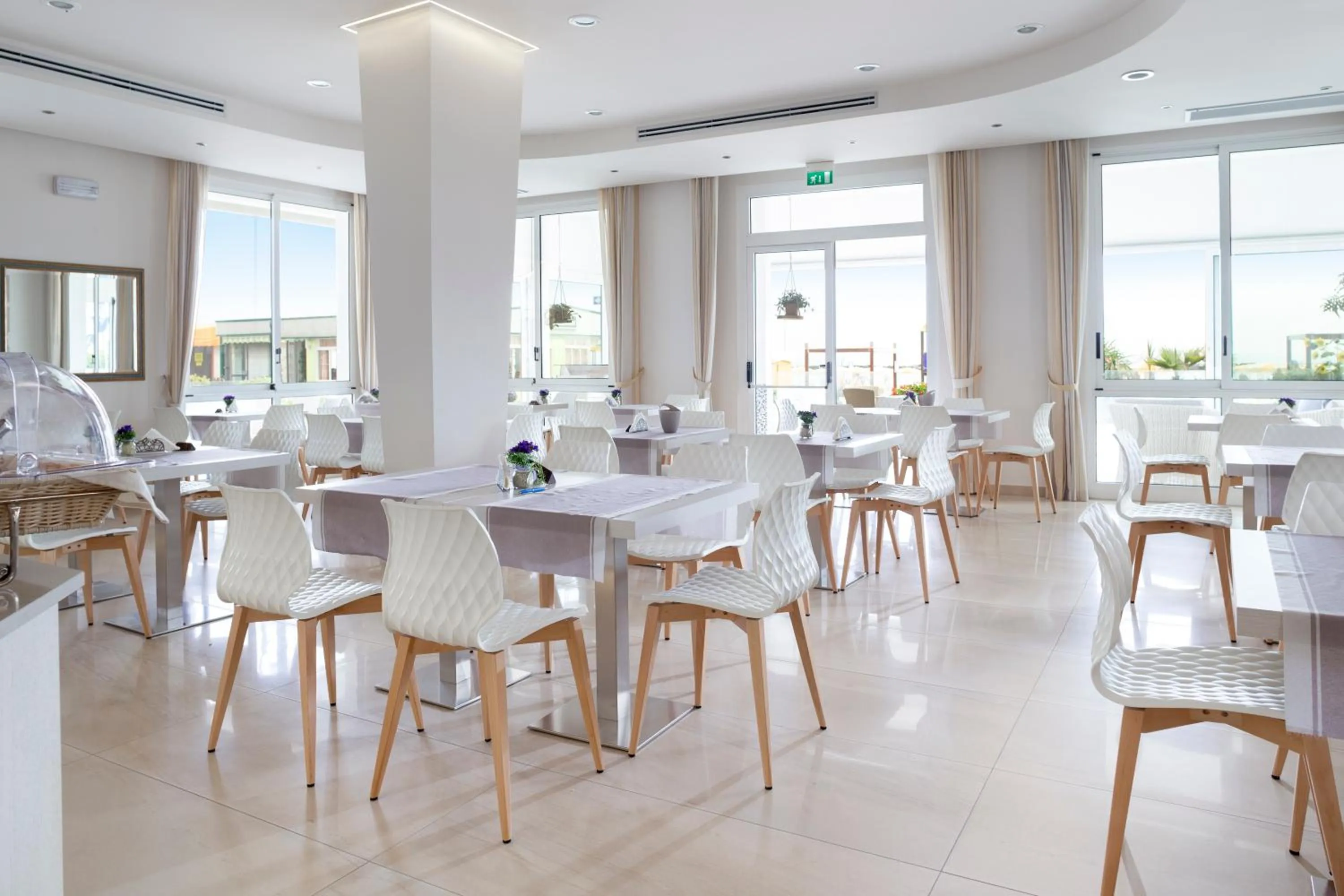 Restaurant/places to eat in Hotel Riviera