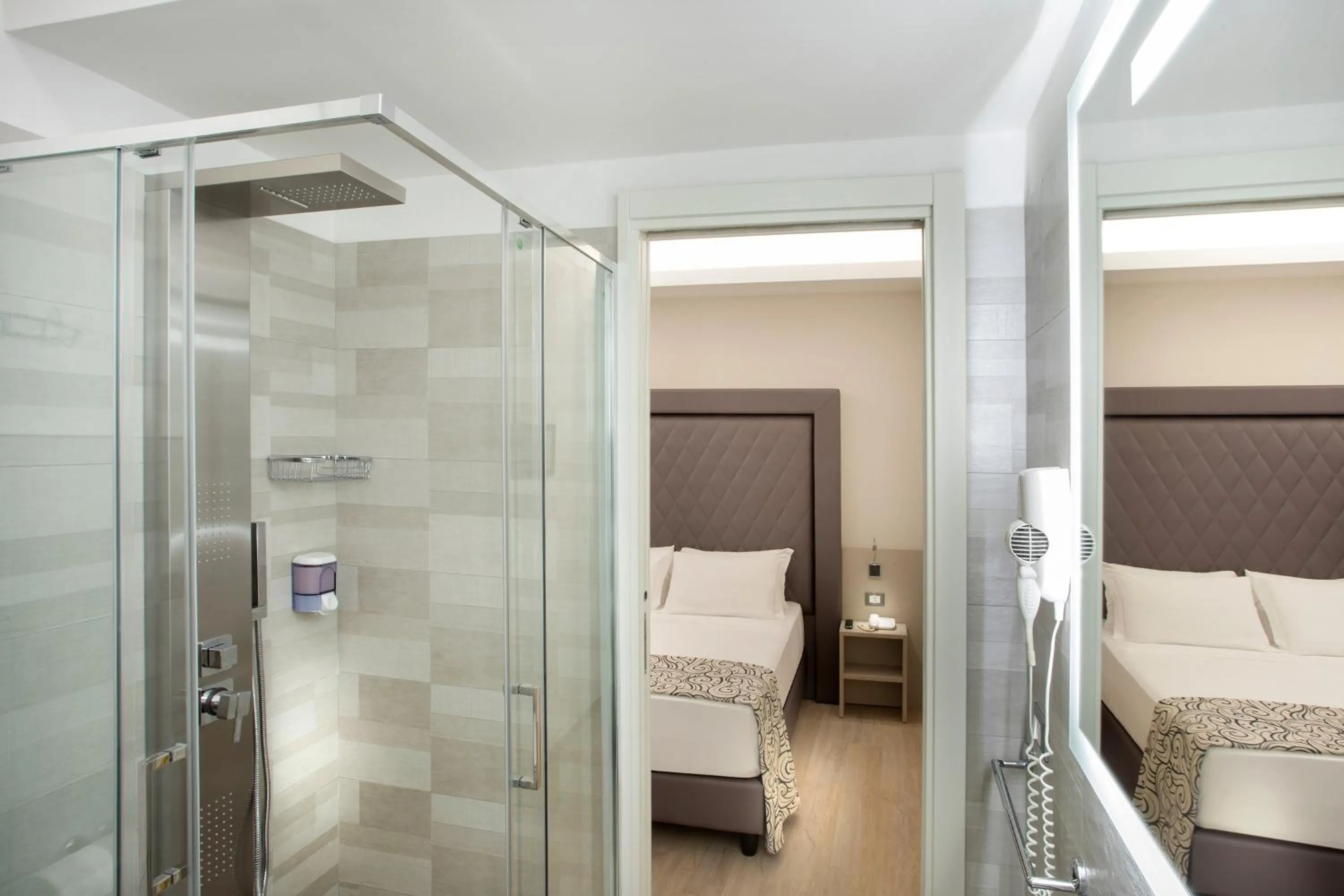 Shower in Hotel Riviera
